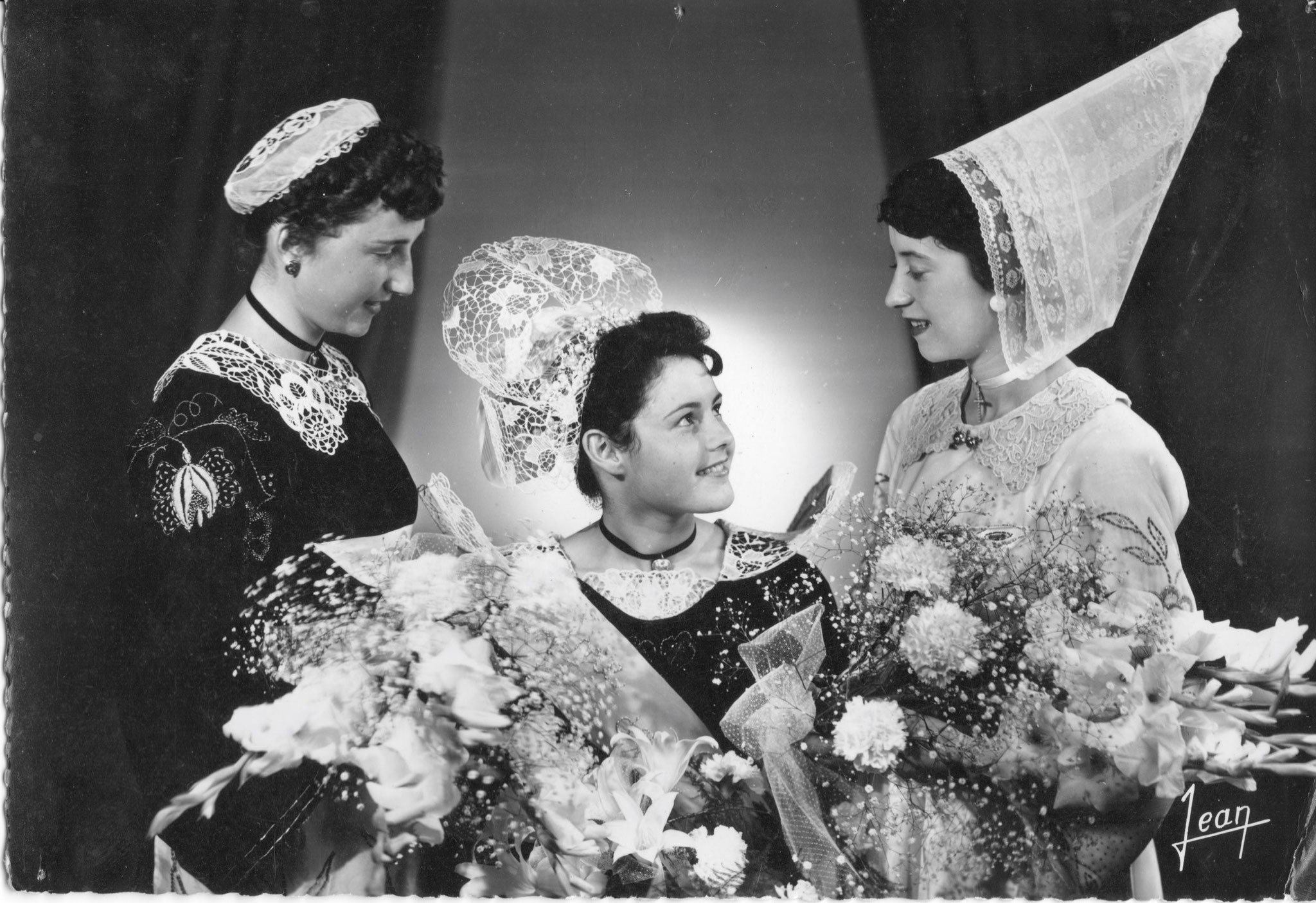 1954 - Josette Croiger 1ère demoiselle d'honneur de la Reine de Cornouaille