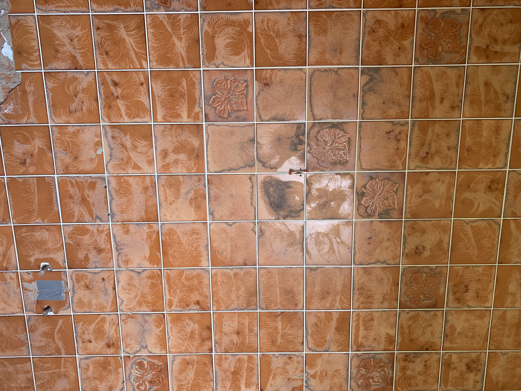 Ponçage de l'ancien carrelage