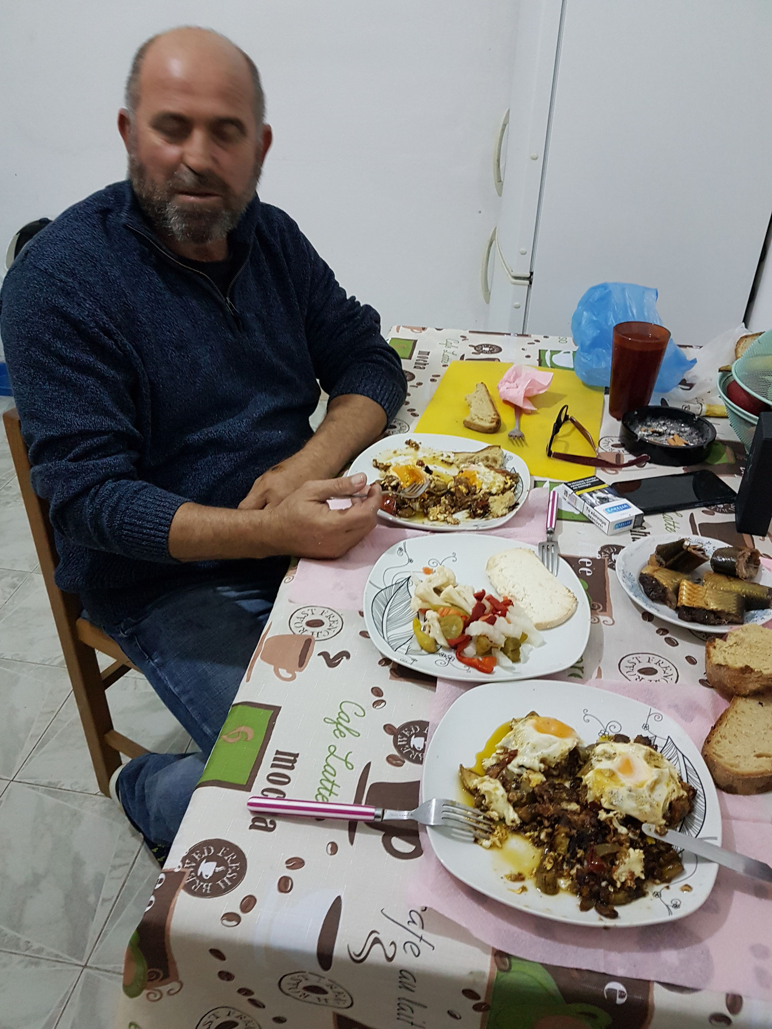 ... Einladung zum Essen bei Freund Spiros vor der Abreise