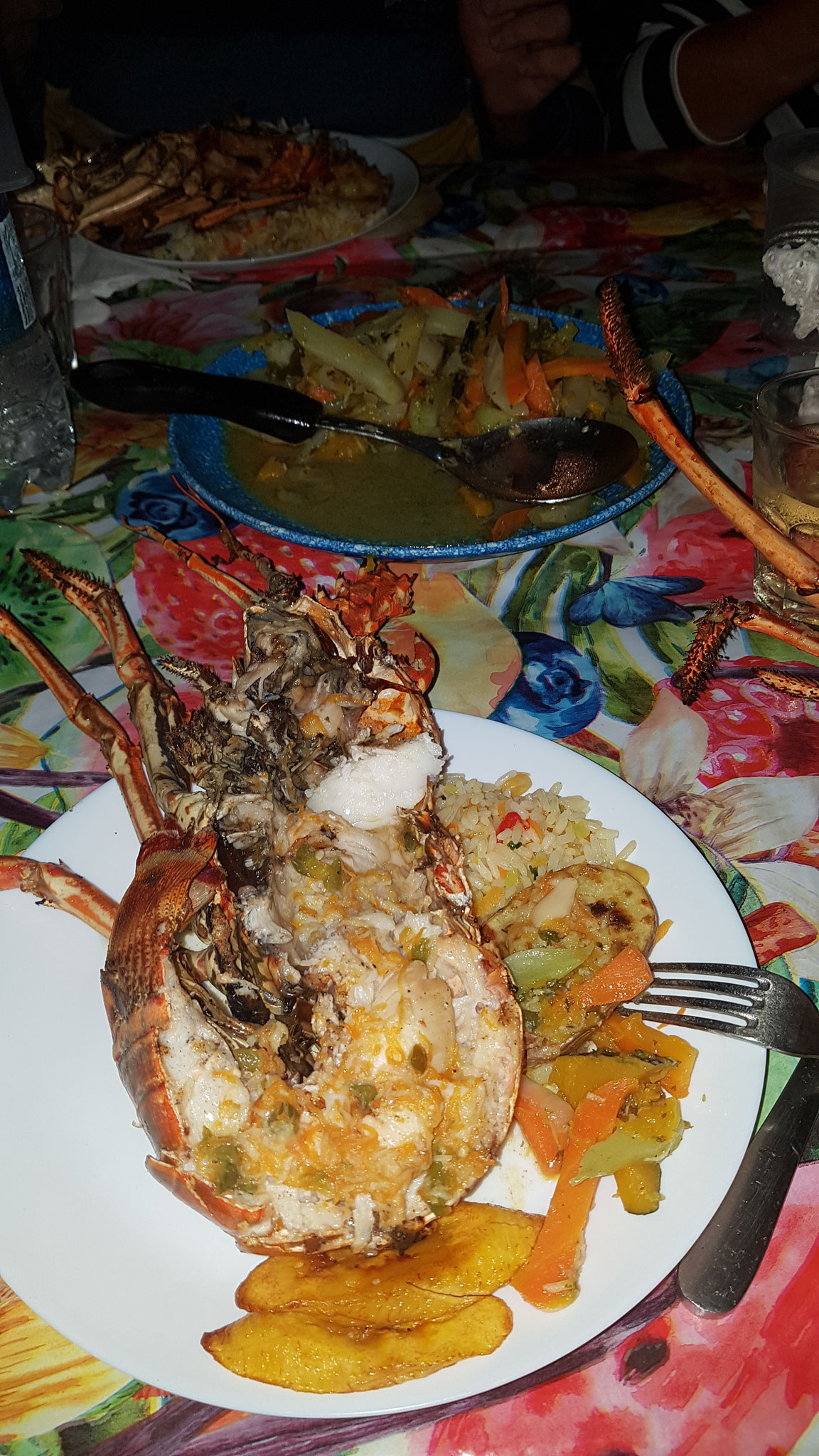 Lobster Essen auf einer unbewohnten Insel (Tobago Cays)