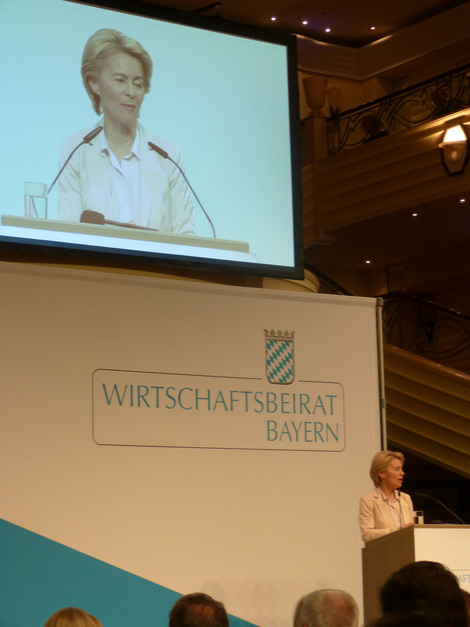 Frau Dr. Ursula von der Leyen ruft zu einer europäischen Zukunft auf