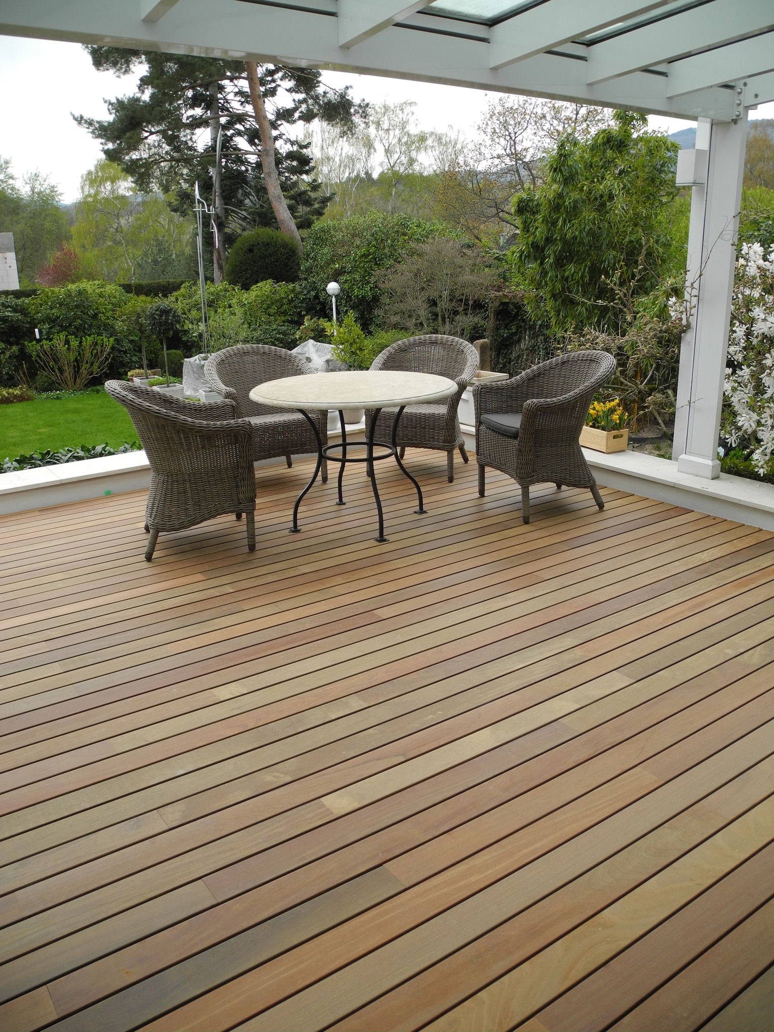 Holzterrasse verdeckt befestigt