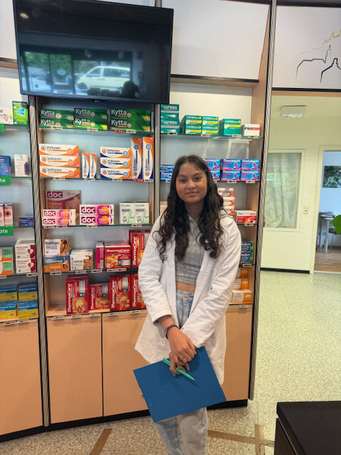 Nazan in der Apotheke