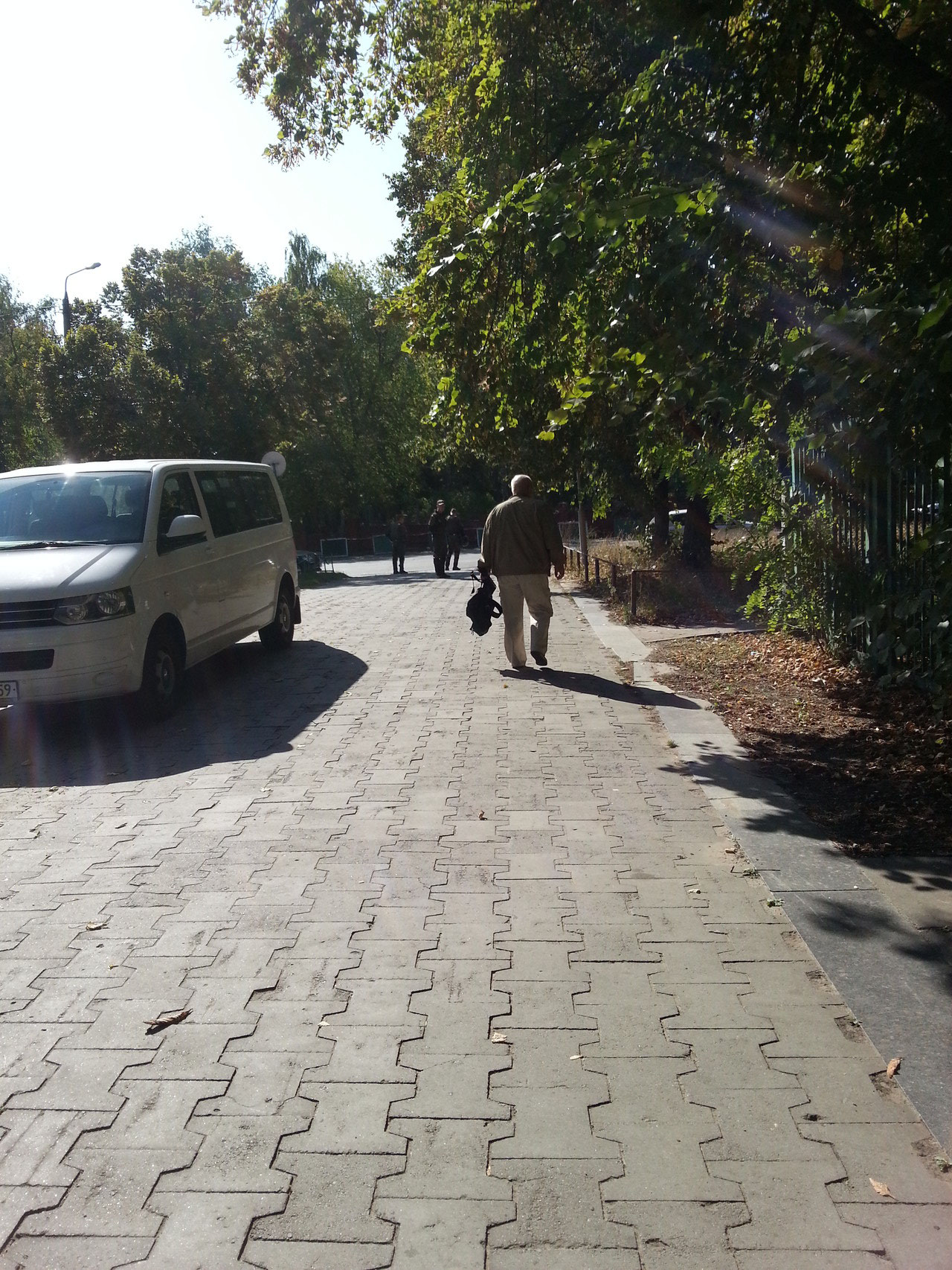 Soldaten im Hintergrund