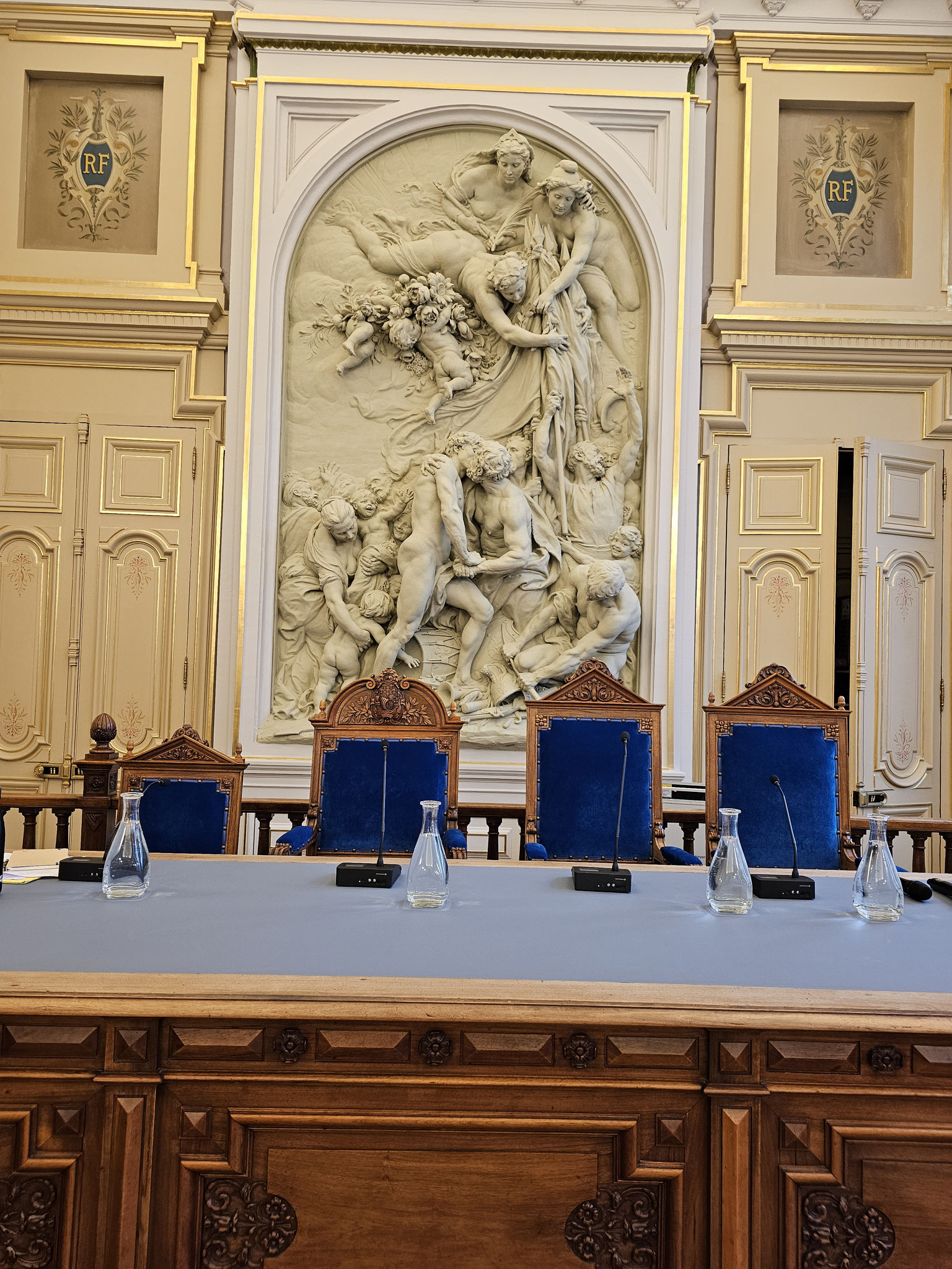 AFFAIRES CRIMINELLES LES BARONS & LES BARONNES DE LA JUSTICE 7177 Jours de persécutions criminelles en bandes organisées #CORRUPTION #VEDETTA #FAUXCRIMINELS en Ecritures Publique www.jesuispatrick.fr www.jesuisvictime.fr www.jenesuispasunchien.fr