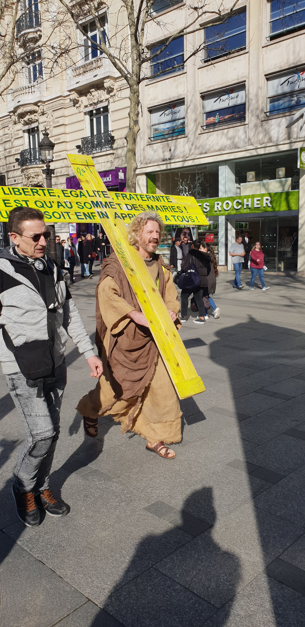 Acte 16 Le 16 Février 2019 je me rends à Paris pour y rencontrer des Journalistes www.jesuispatrick.com