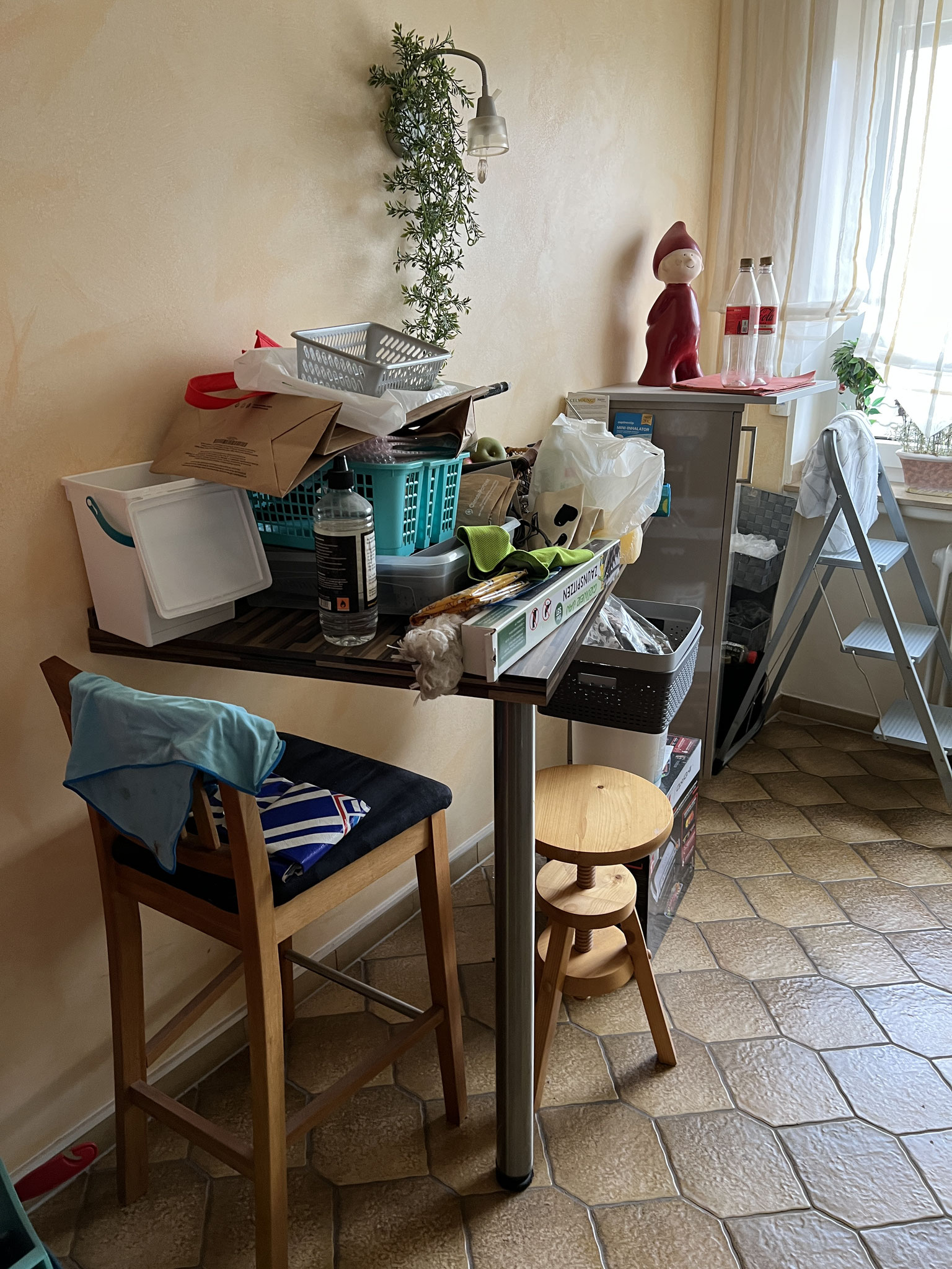 so sieht es oft aus: keine Ablagefläche mehr frei