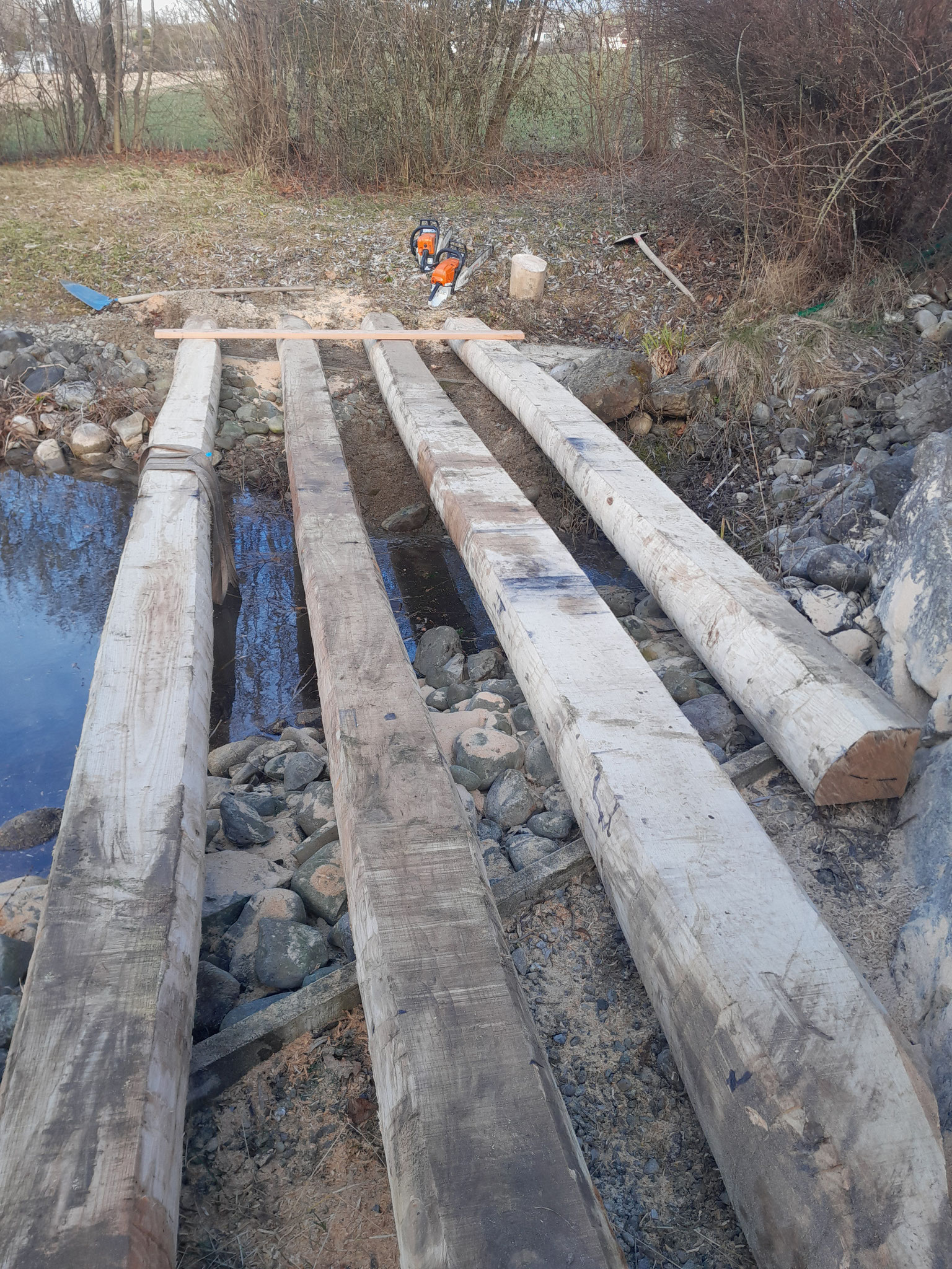 6.5 m Brücke aus Schweizer Kastanie und Douglasie, Menziken AG