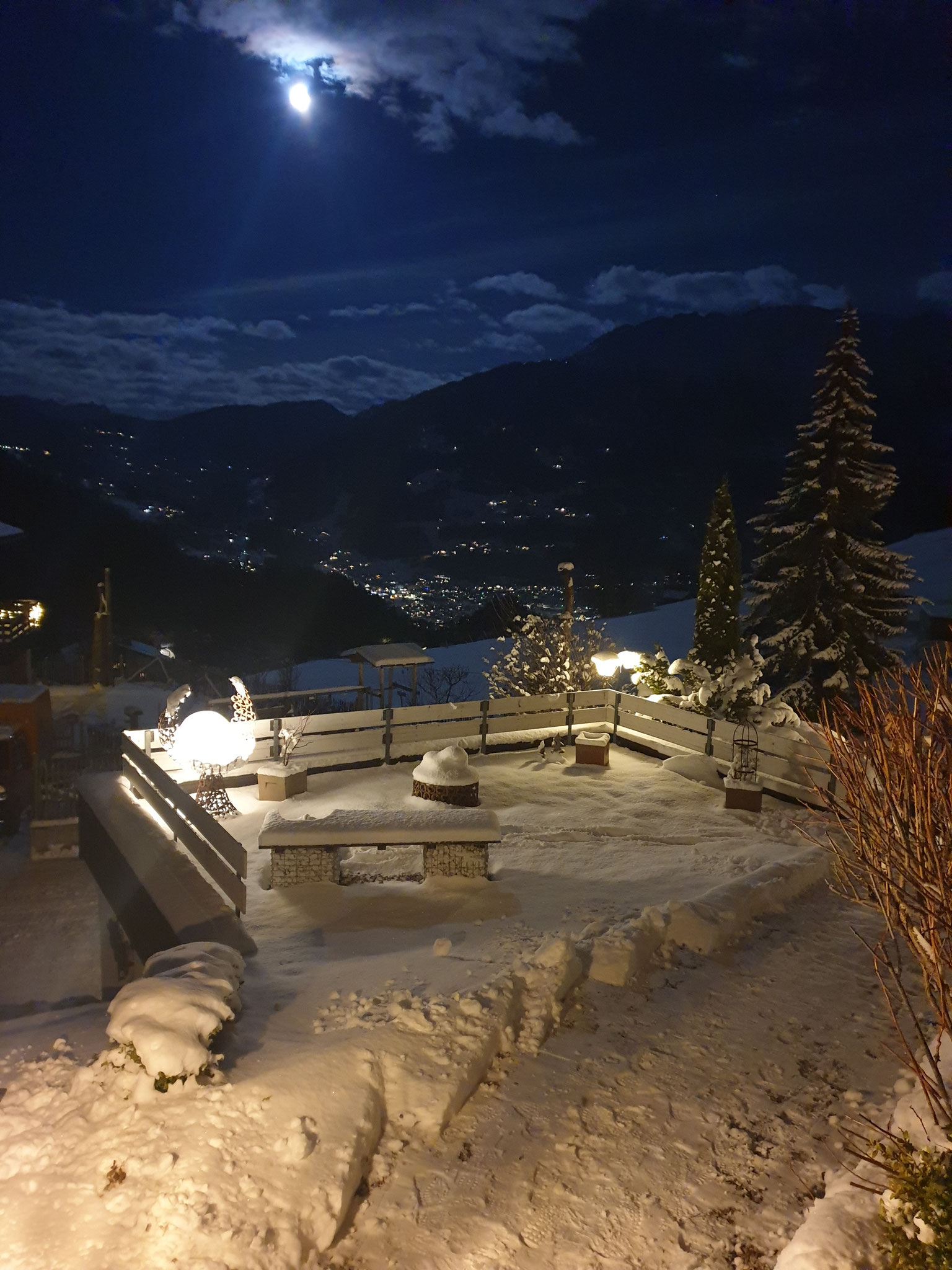 Blick vom Eingang nach Schruns Winternacht