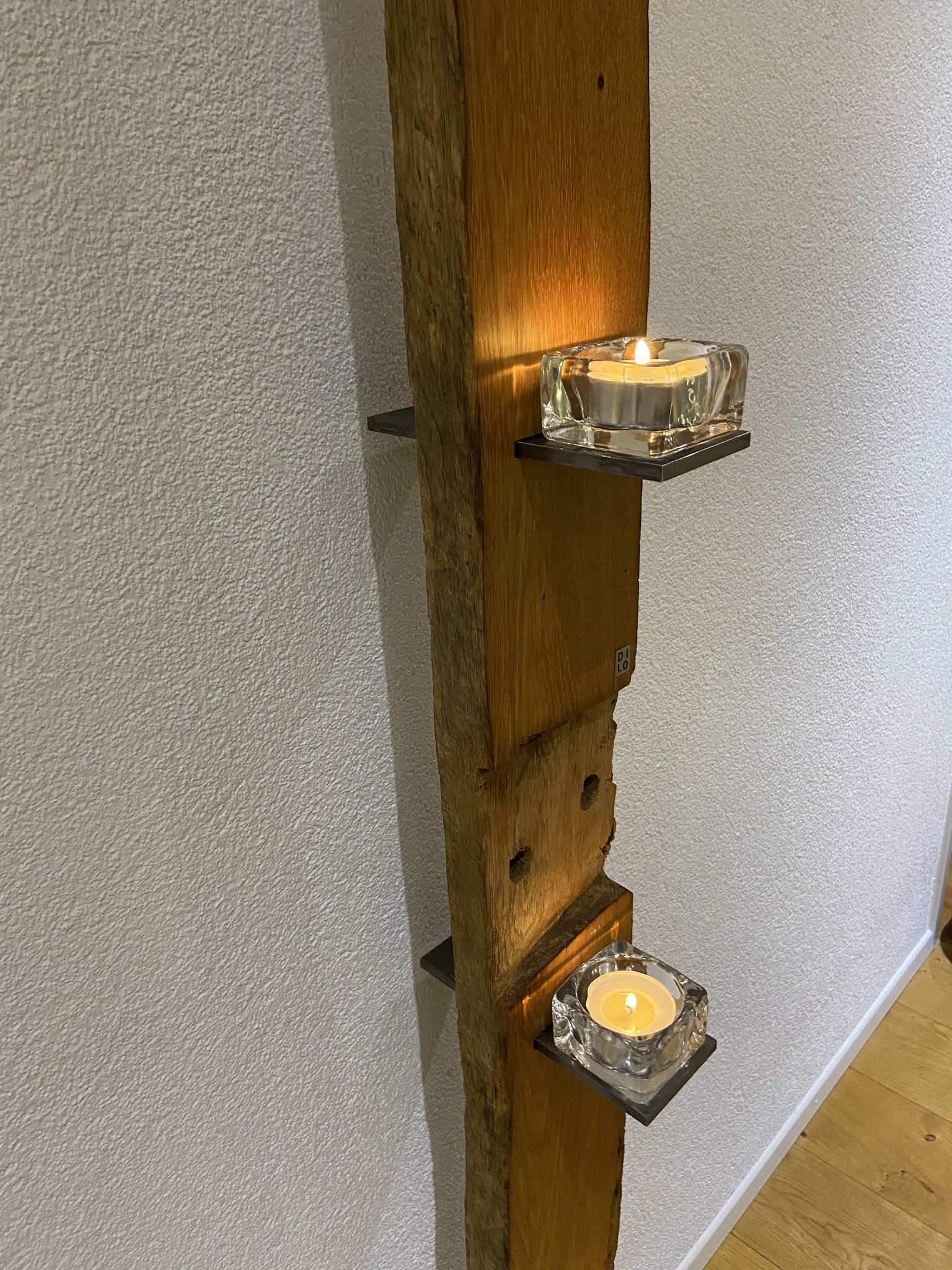 Vier Stahlplatten, die verschoben werden können (beidseitige Nutzung).