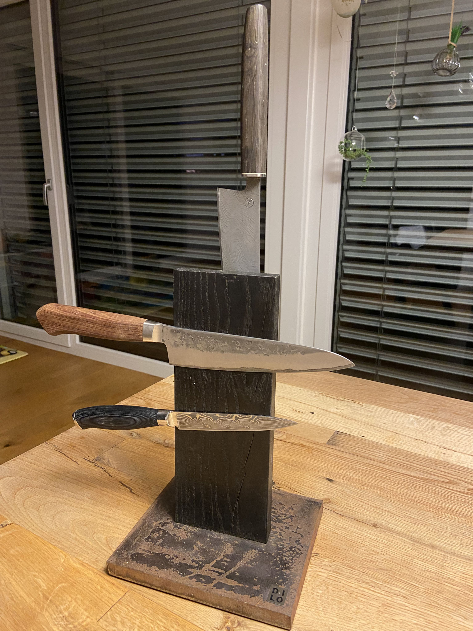 Messerblock magnetisch - frei stehend - Mooreiche ca. 4000 Jahre alt - 150.- CHF