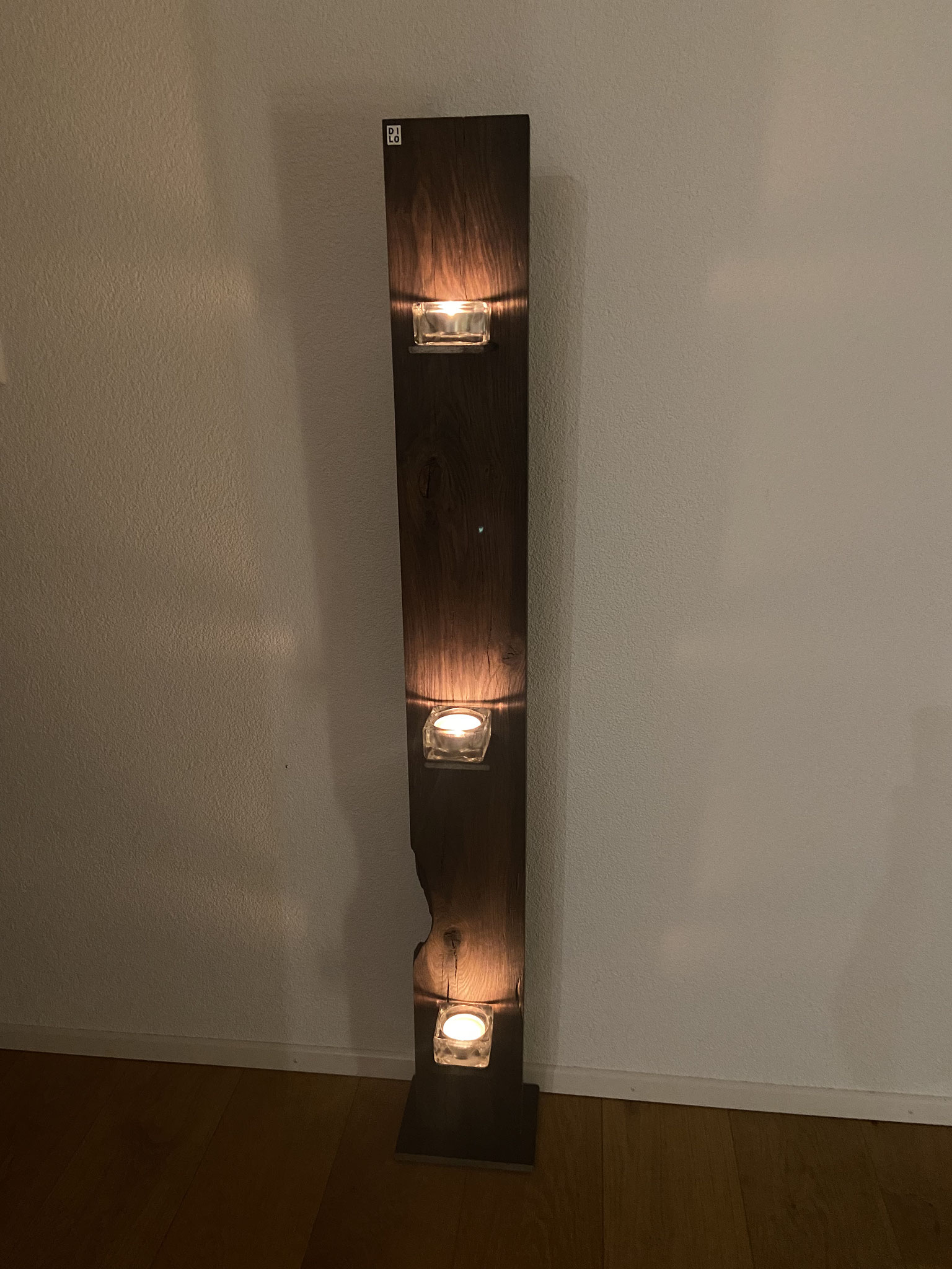 Kerzenständer aus Mooreichenbrett, ca. 134cm hoch, 16cm breit, beidseitig geschliffen/geölt, 200.- CHF