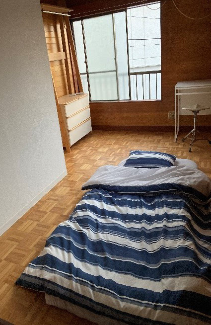 2階の洋室。すべてのお部屋、エアコン完備です。