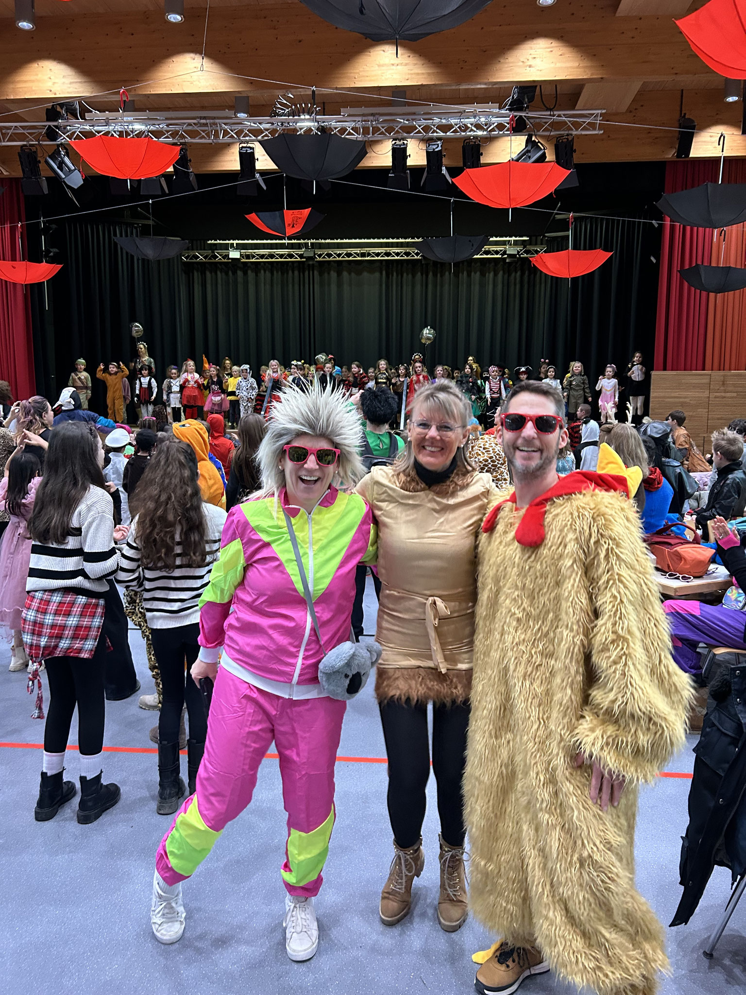 In der Halle wurde gemeinsam Fasnacht gefeiert