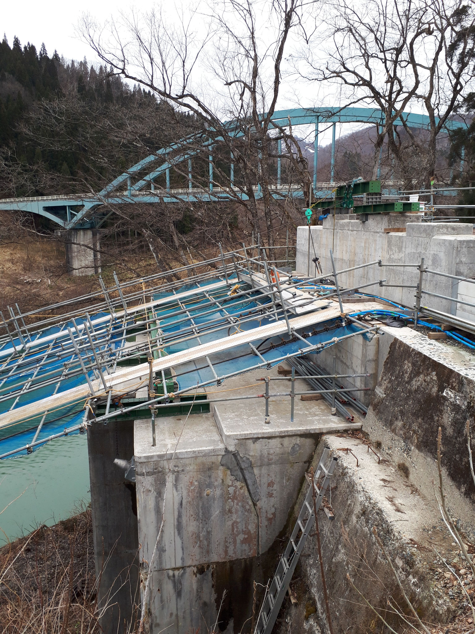 只見線 第7只見川橋梁 工事中 仮設橋連結 Dom Up ドムアップ 沼沢湖 日本初の宿泊のカタチ 只見線 第7只見川橋梁 工事中 仮設橋連結 Dom Up ドムアップ 沼沢湖 日本初の宿泊のカタチ