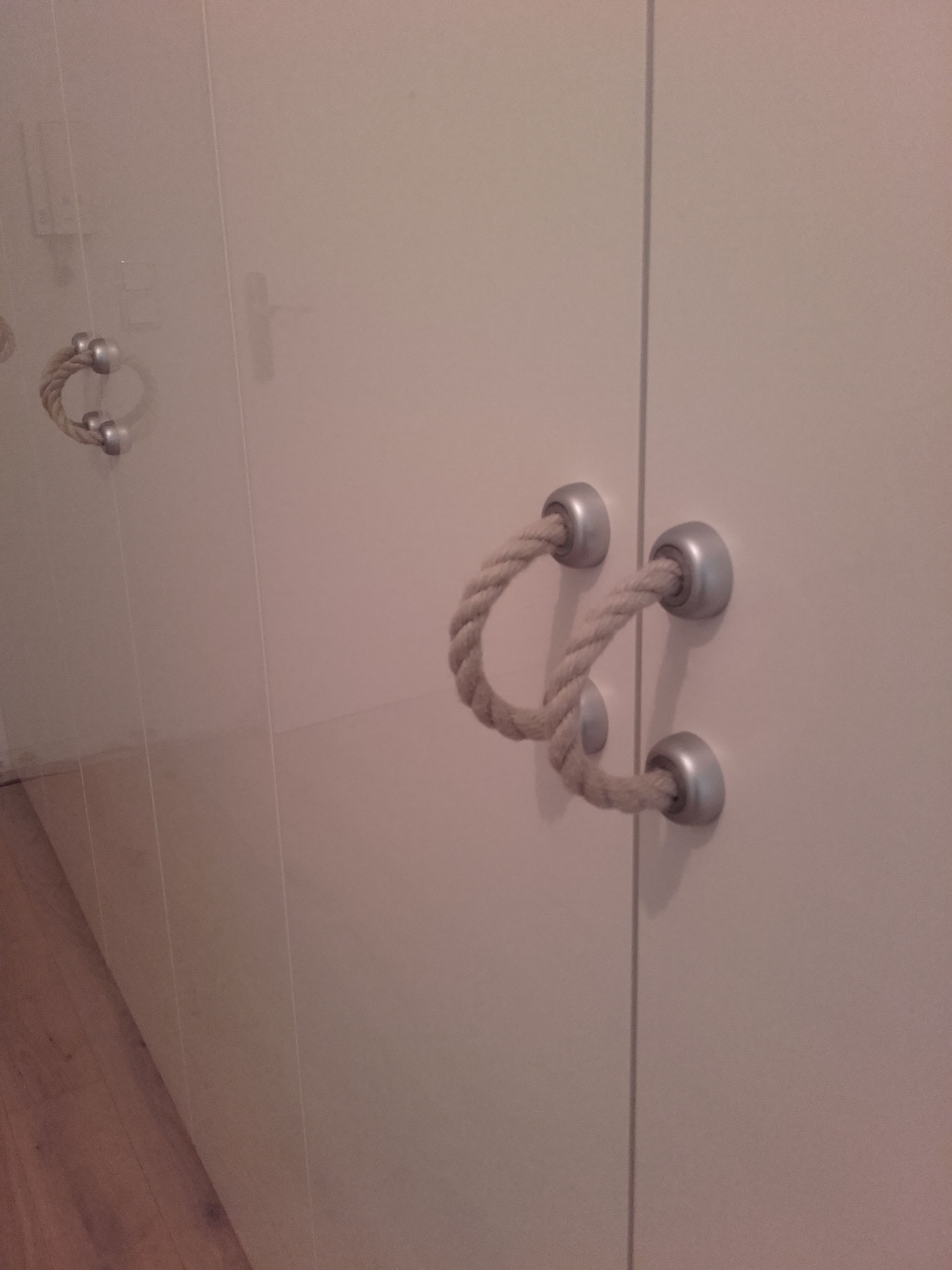 Einbauschrank Flur , Fronten Hochglanz weiss