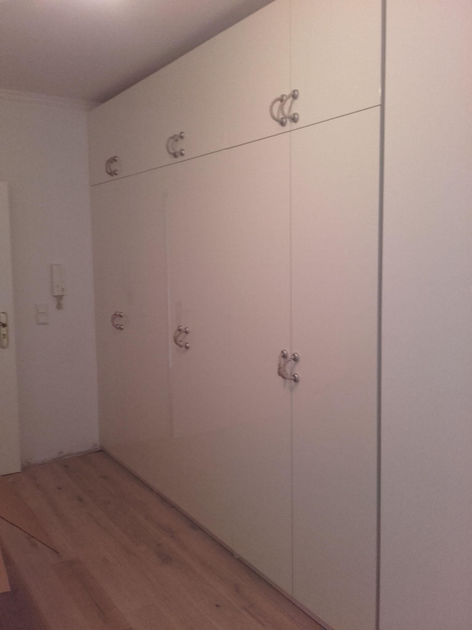 Einbauschrank Flur , Fronten Hochglanz weiss