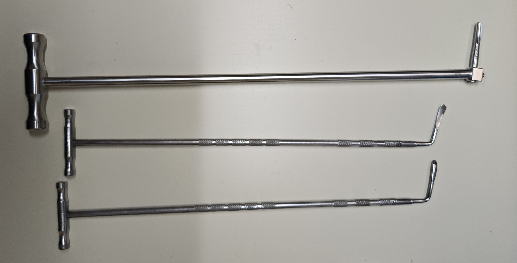 エレベーター:歯肉を剥離する器械