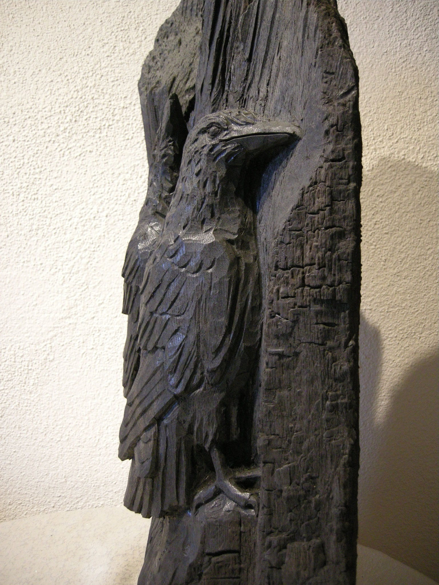 Raben Holzschnitzkunst