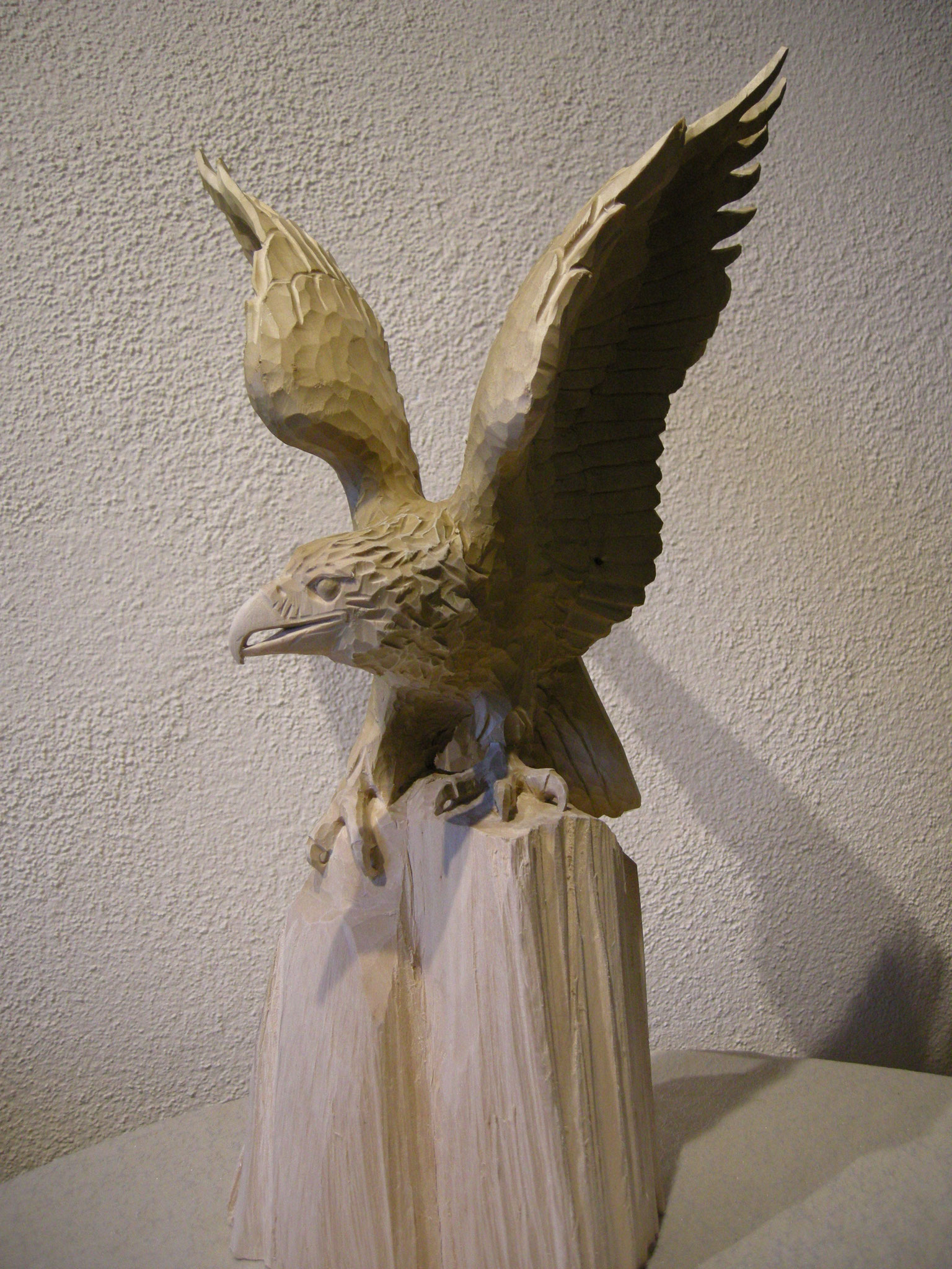 Adler Holzskulptur