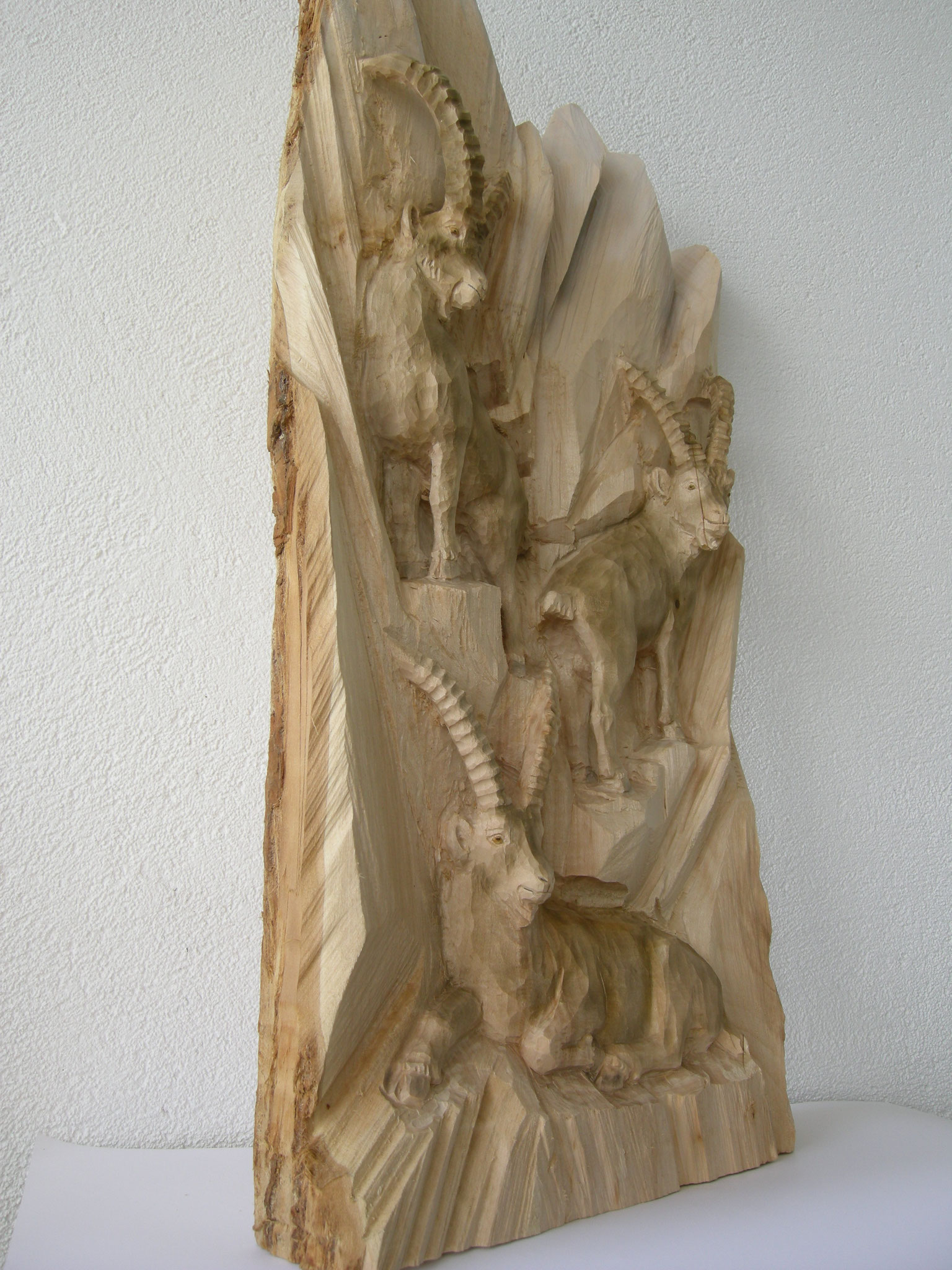 Steinbock geschnitzt