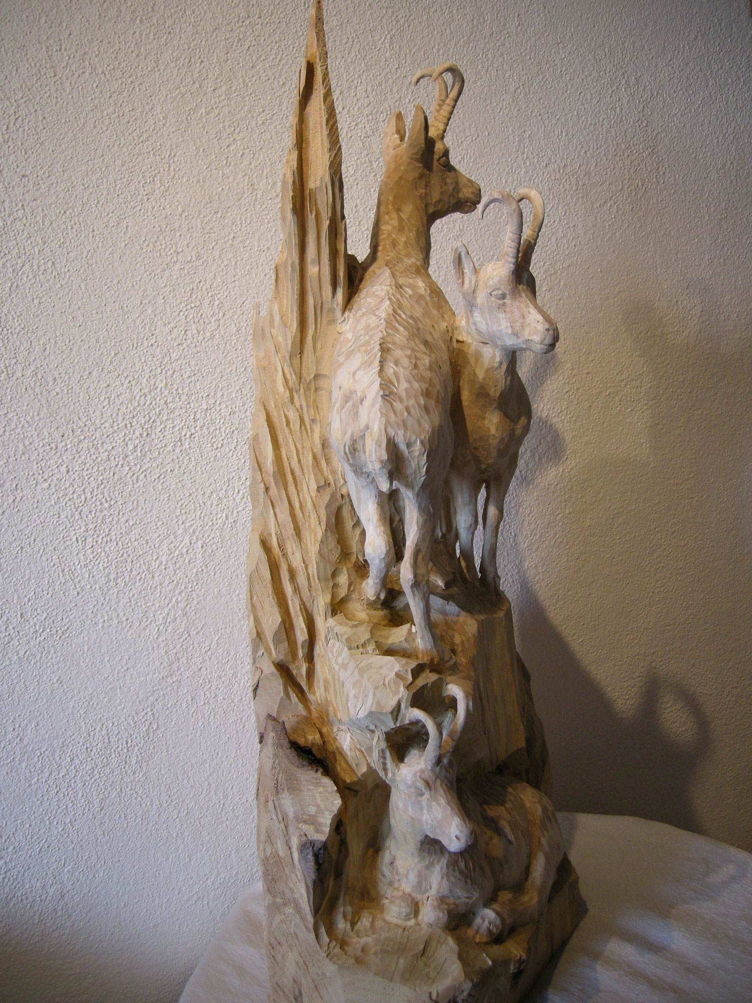 Gams in Lindenholz geschnitzt