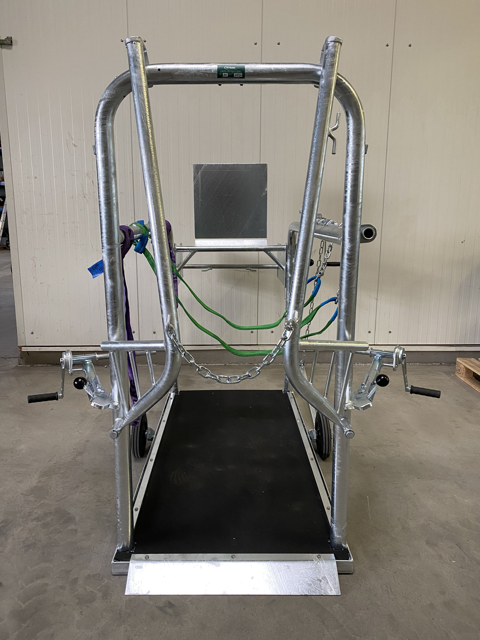 Öffnungsvorgang der Halsrahmenbügel