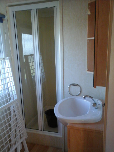 Salle de bain : meuble et lavabo C187