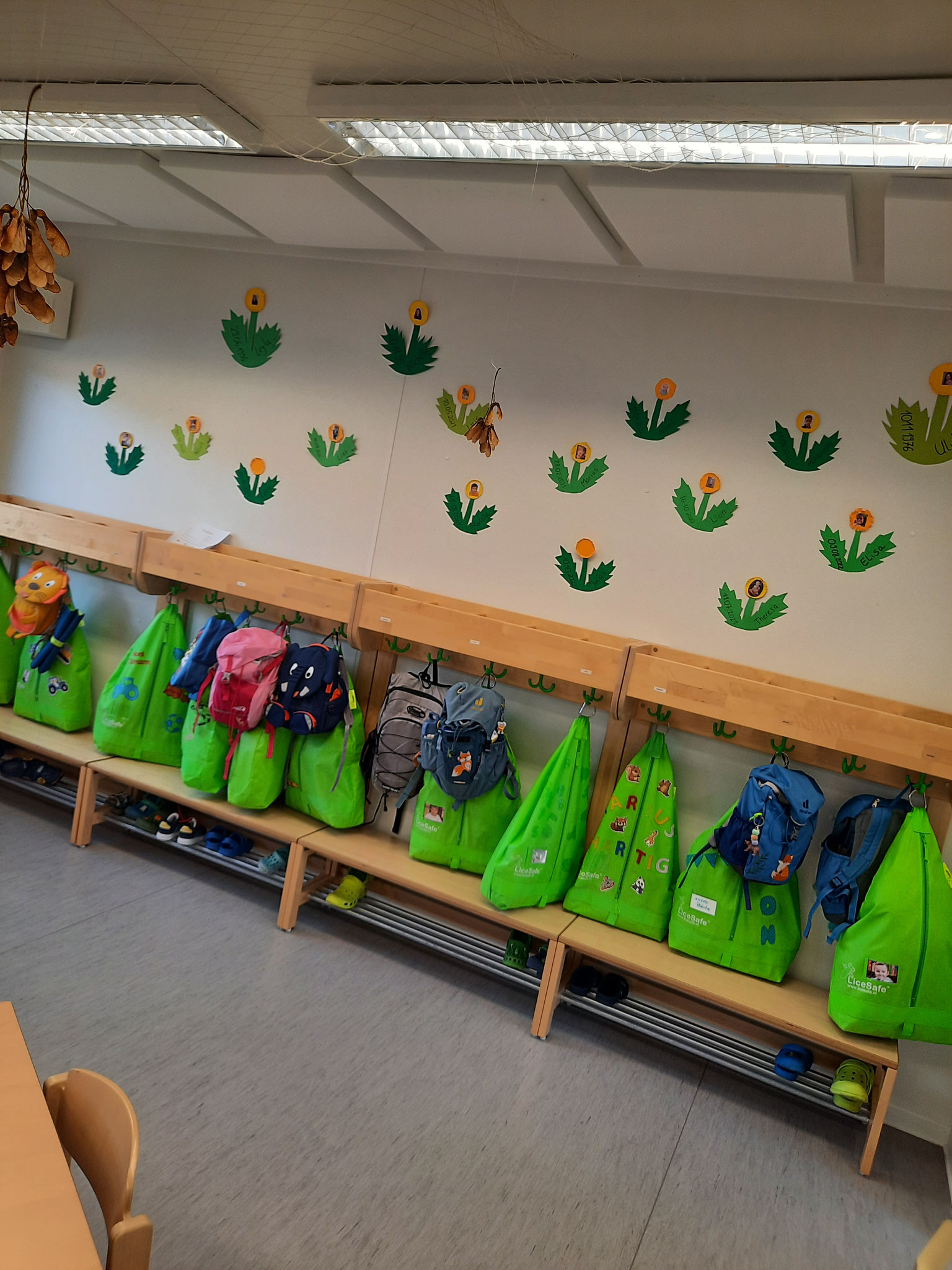 Garderobe für 20 Kinder
