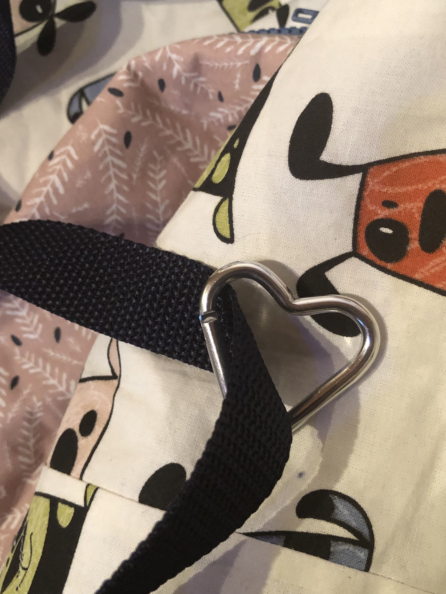 Hundebett und Tragetasche mit Säckli-Spender verkauft
