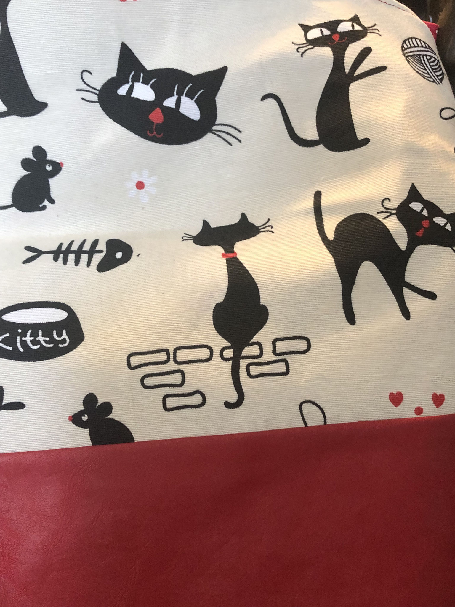 Katz und Maus Canvas, Kunstleder rot, CHF 85.00