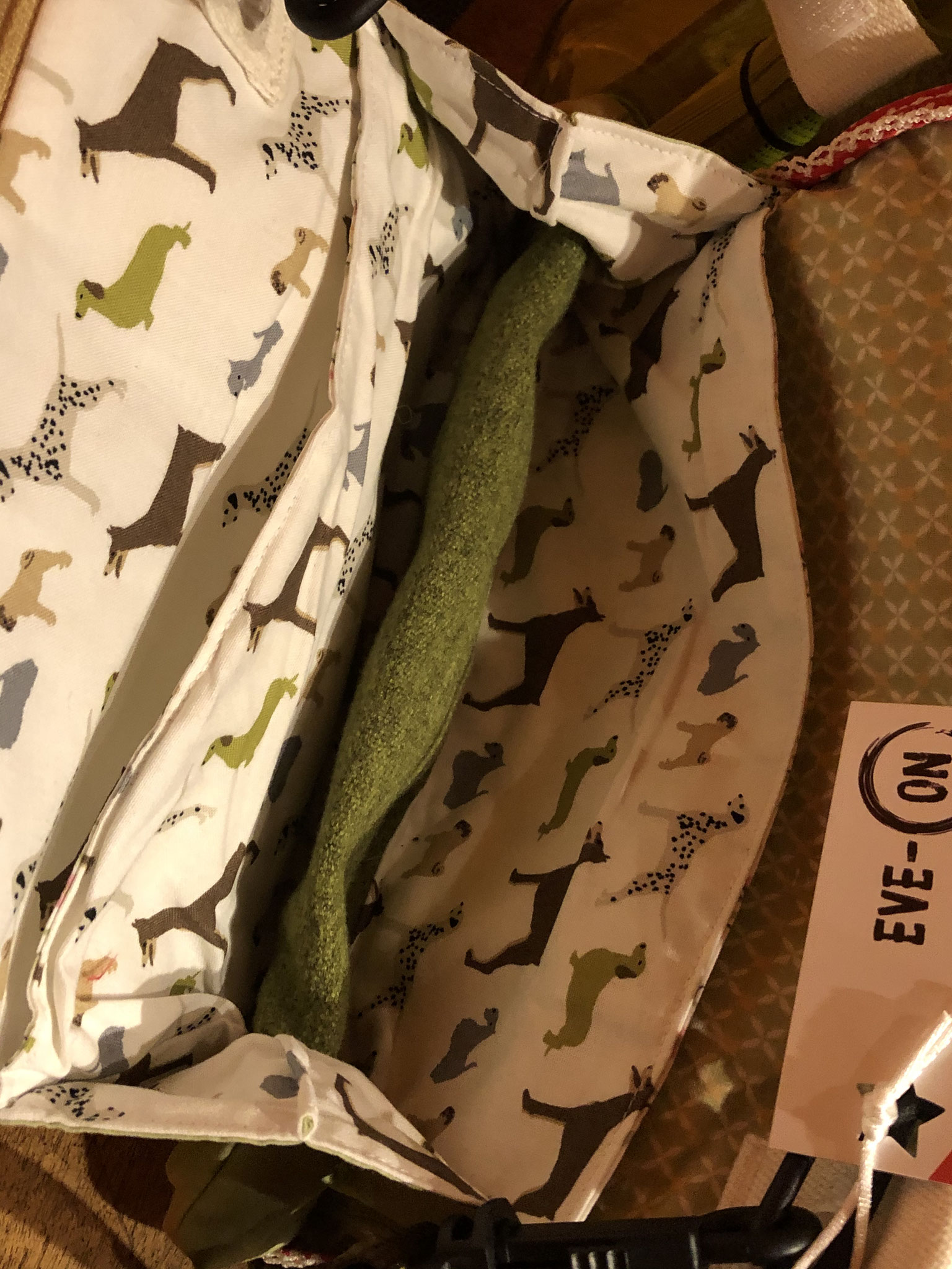 Tasche für Hundeliebhaber, als Crossbody, Hüfttasche oder zum Fixieren an Velo, Kinderwagen etc. CHF 85.00