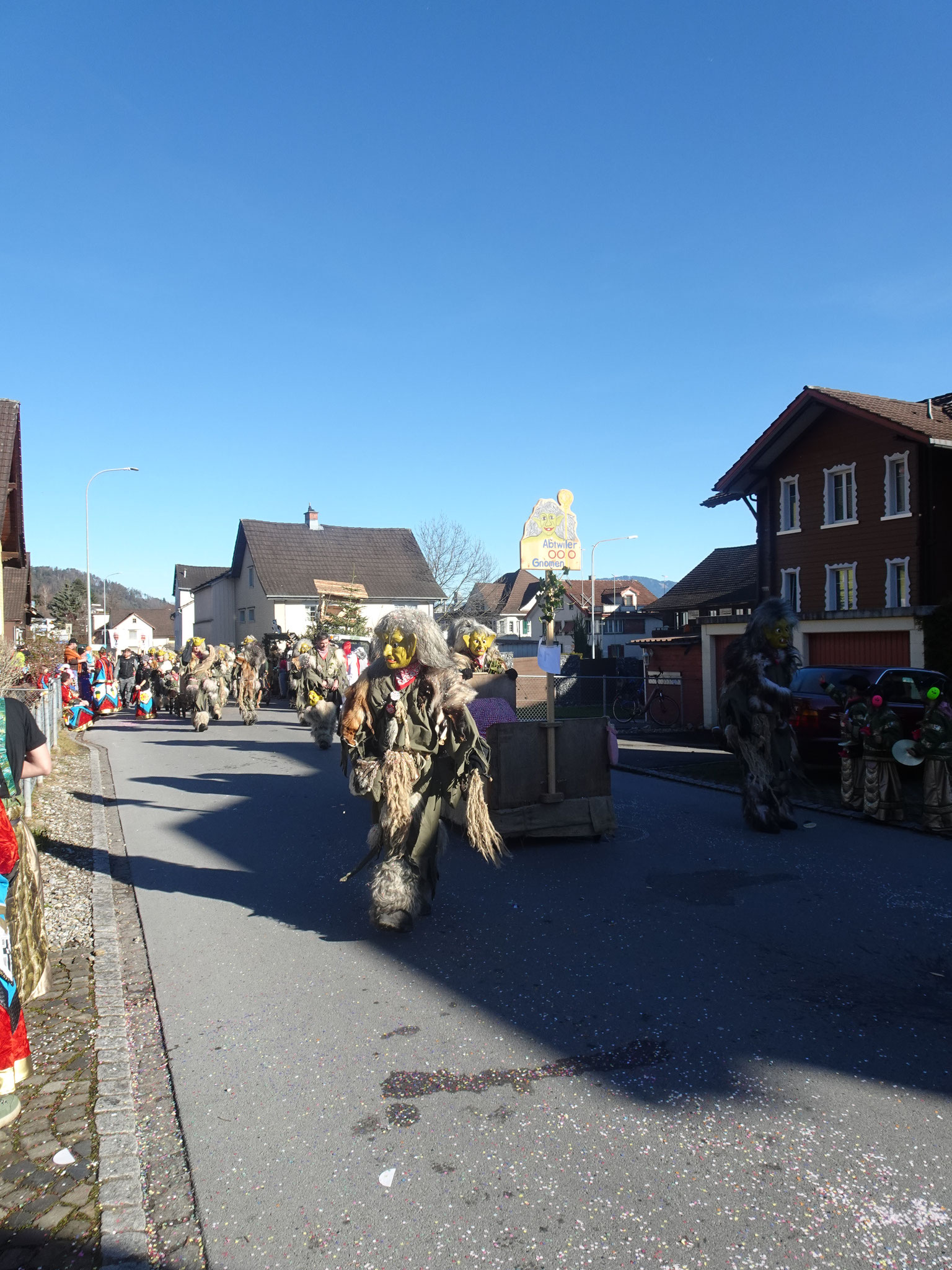 Und da ziehen sie los die Gnomen aus Abtwil.