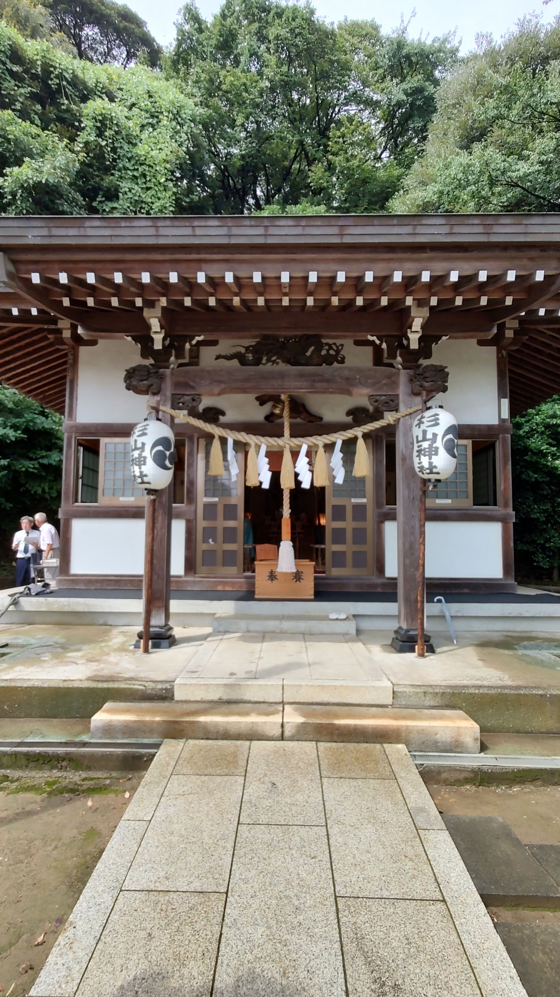 神事の前は薄日も有りましたが・・・