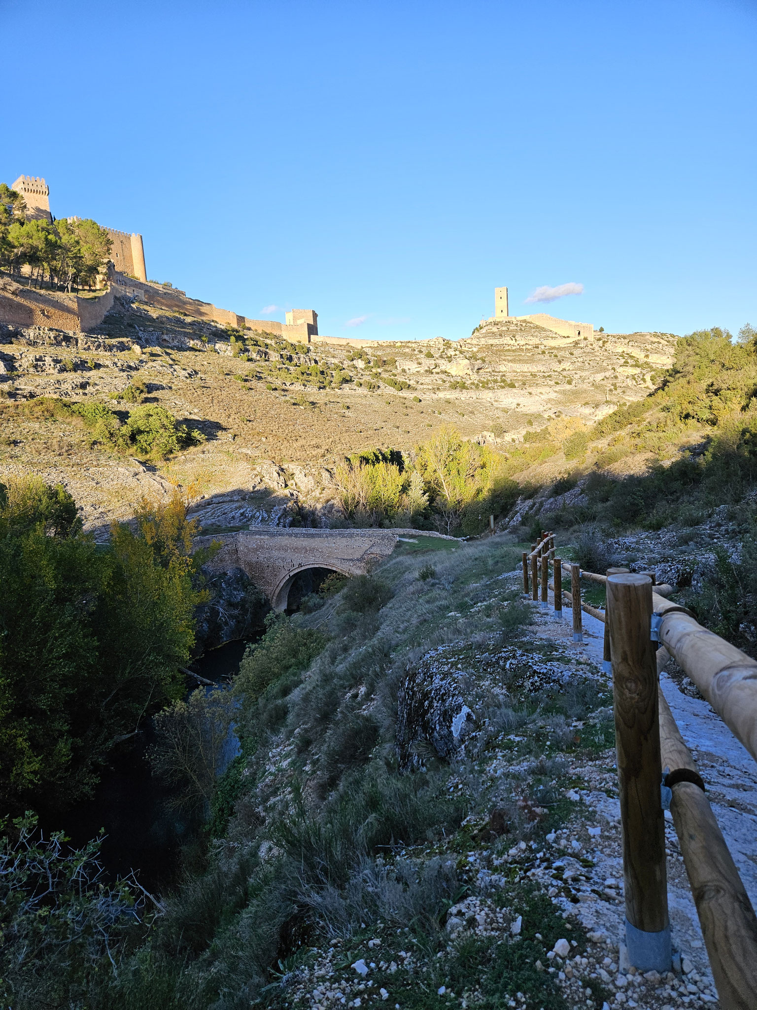 Brücke über den Júcar unter Alarcón.