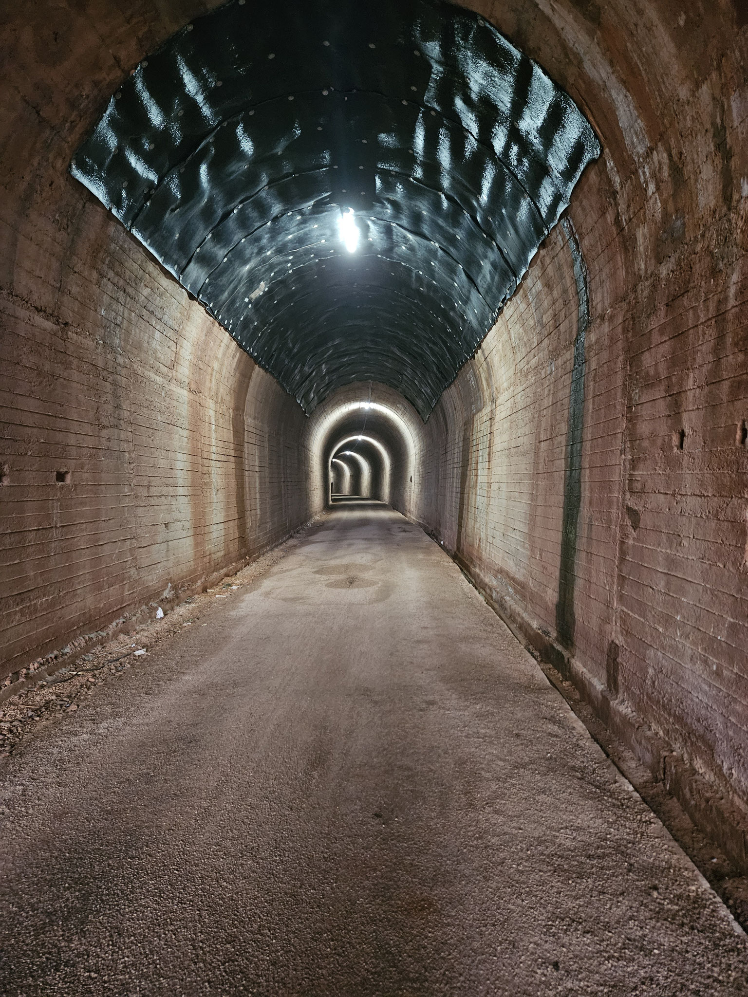 Beleuchteter Túnel de Miramón.