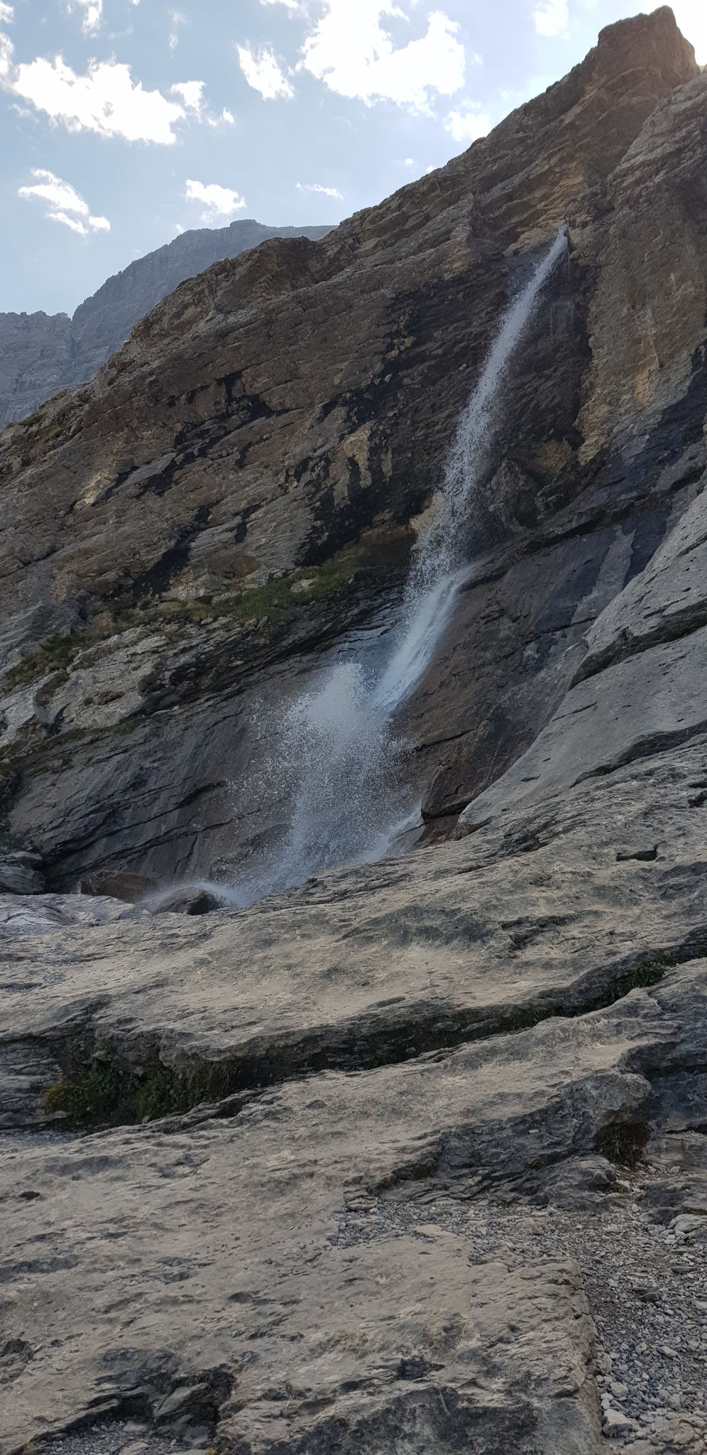 Ein Stück Eigernordwand mit Wasserfall.