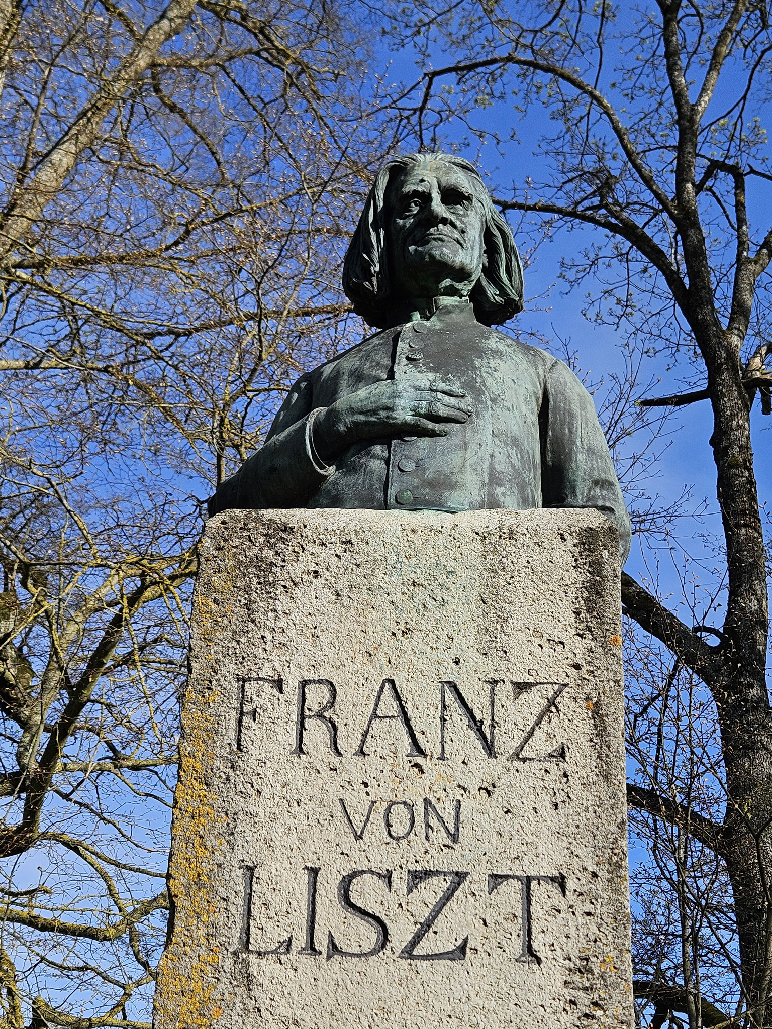 Liszt-Denkmal im Schlosspark.