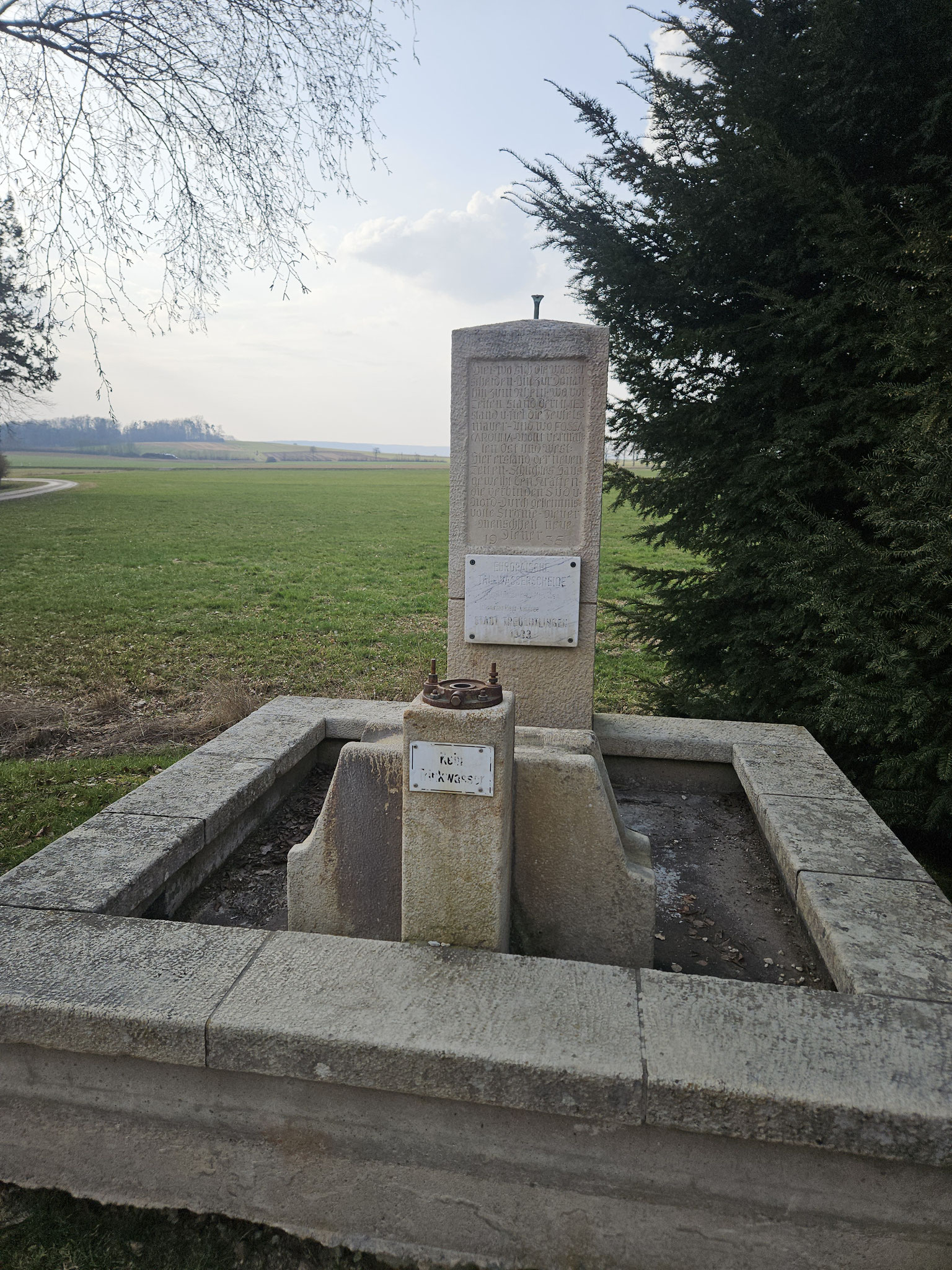 Wasserscheide-Brunnen beim Karlsgraben (Fossa Carolina).