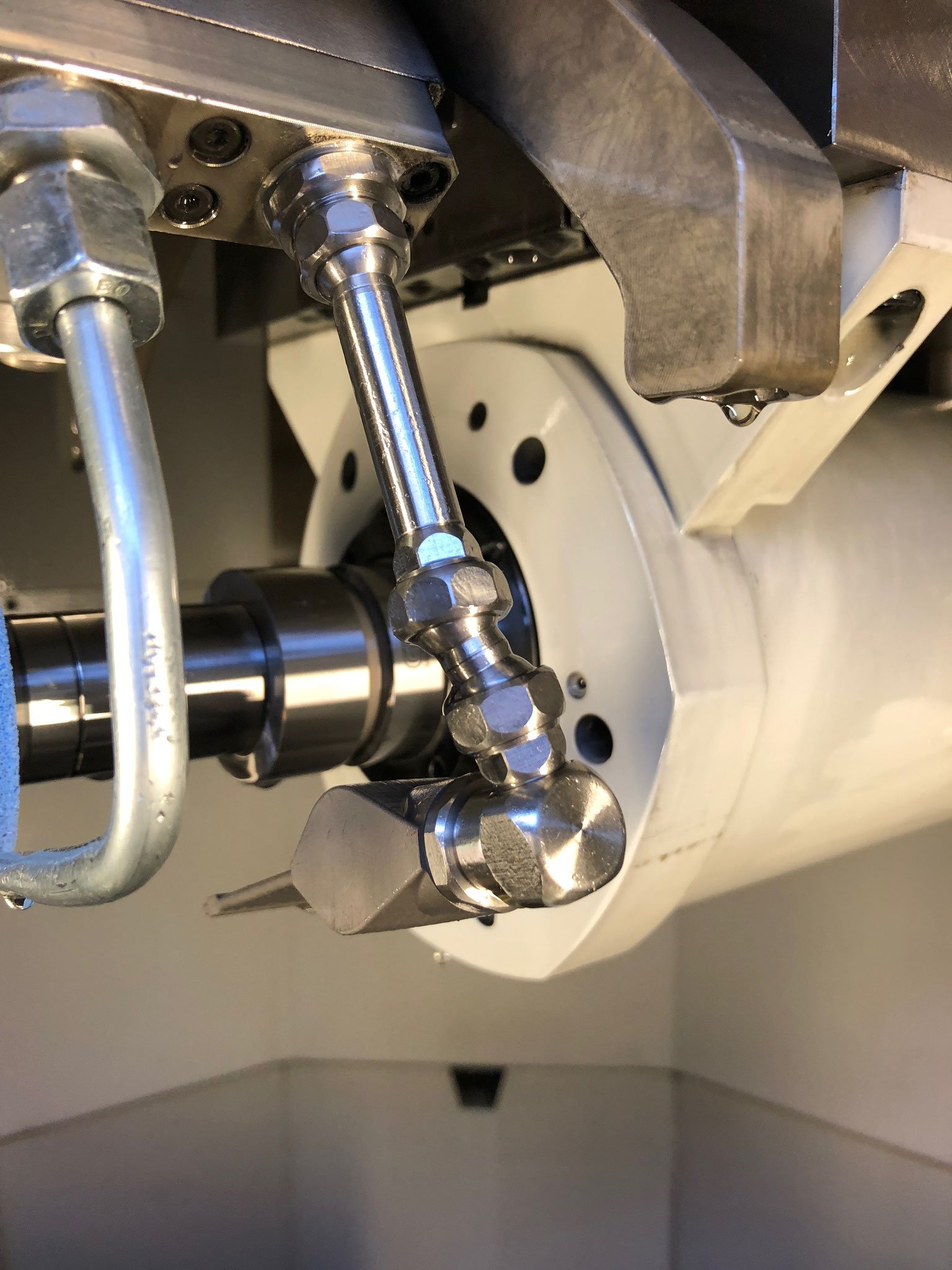 Innozl Schleifdüse mit Hirt-Line Verrohrung