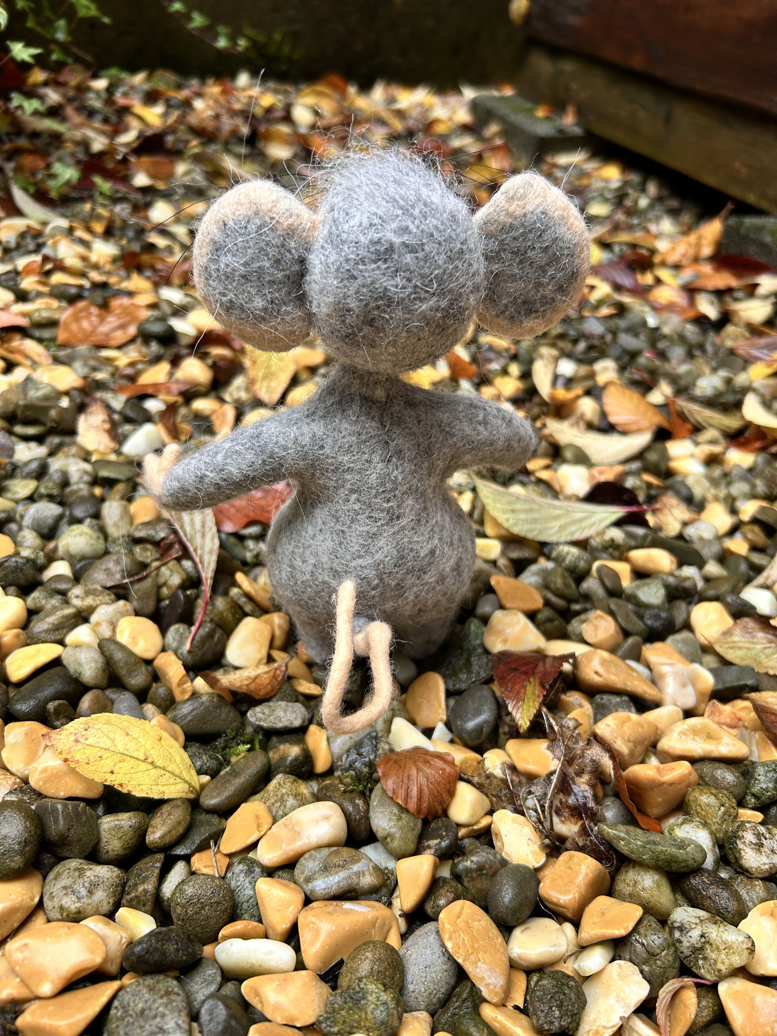 Maus ca. 17 cm. Nr. 3 (auf Wunsch mit Stab zum bespielen)