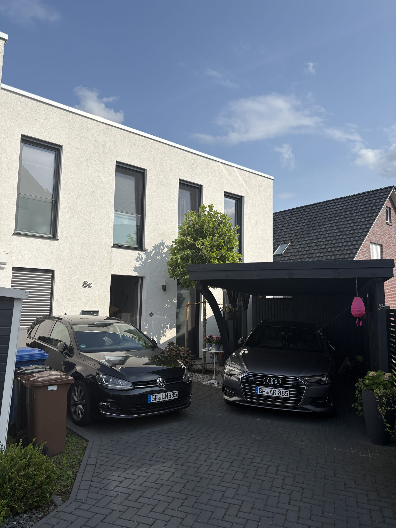 Kubushaus (REH) in moderner Architektur mit höchstem Wohnkomfort