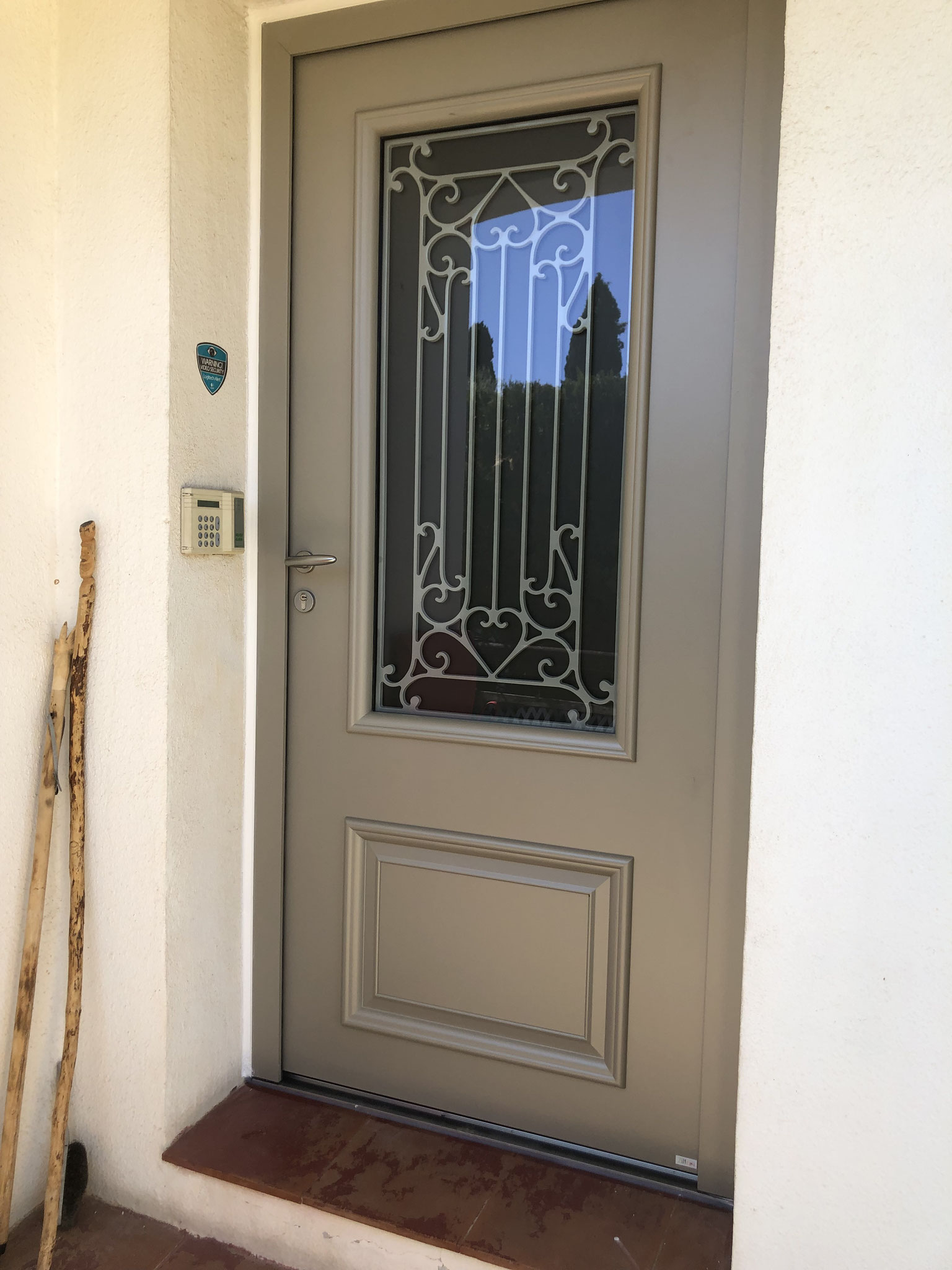 Porte d’entrée : Sur mesure de chez Altiva Pro Menuisier  2023-2024 en rénovation La Seyne Sur Mer 83500