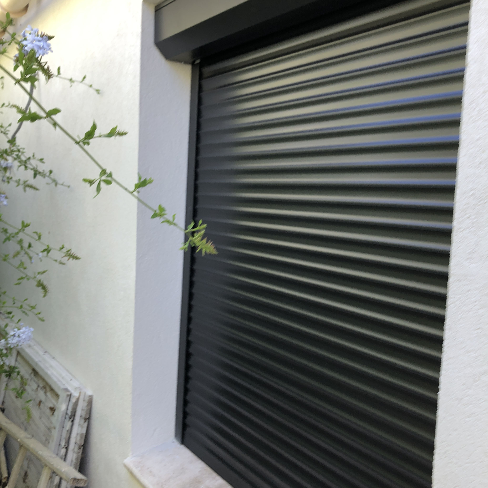 Volets Roulants: solaire,  2023-2024 sur mesure en rénovation de chez Altiva Pro Menuisier Hyères 83400