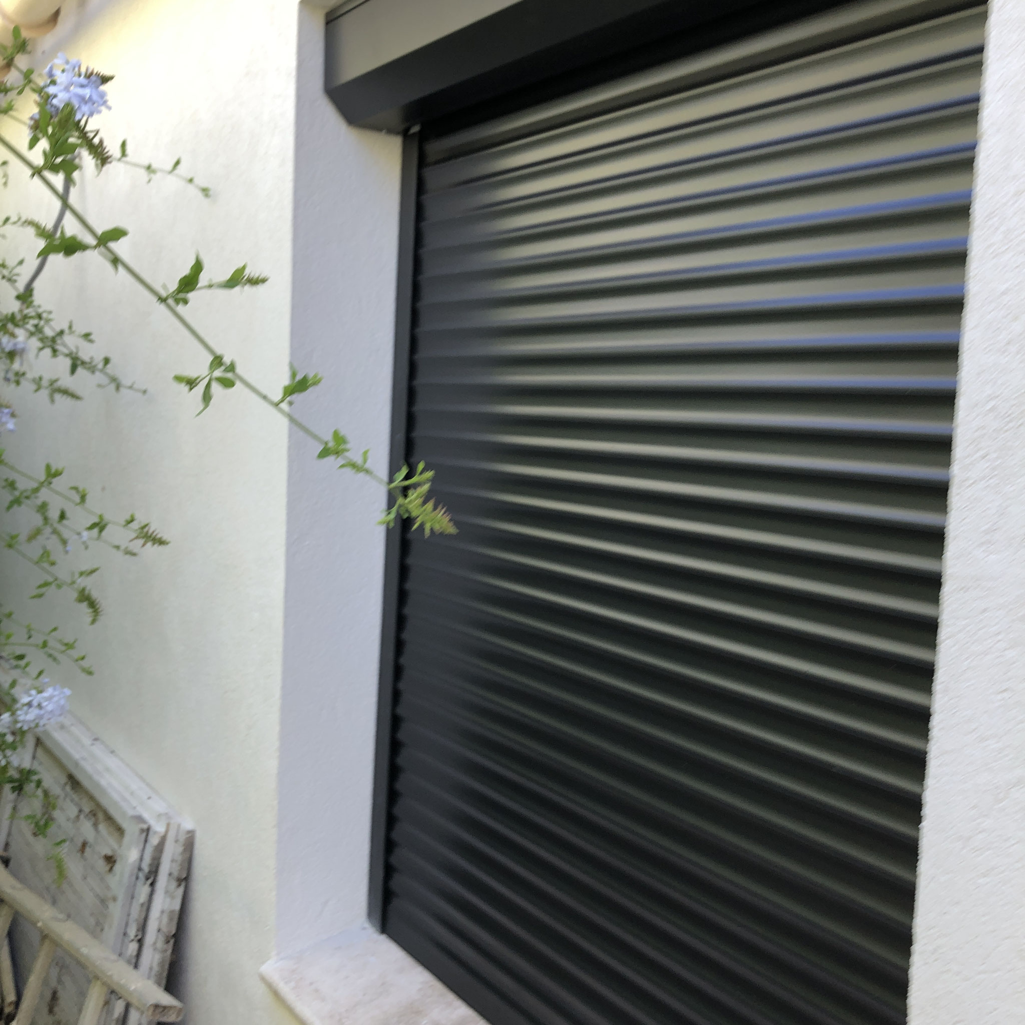 Volets Roulants: solaire,  2023-2024 sur mesure en rénovation de chez Altiva Pro Menuisier Hyères 83400
