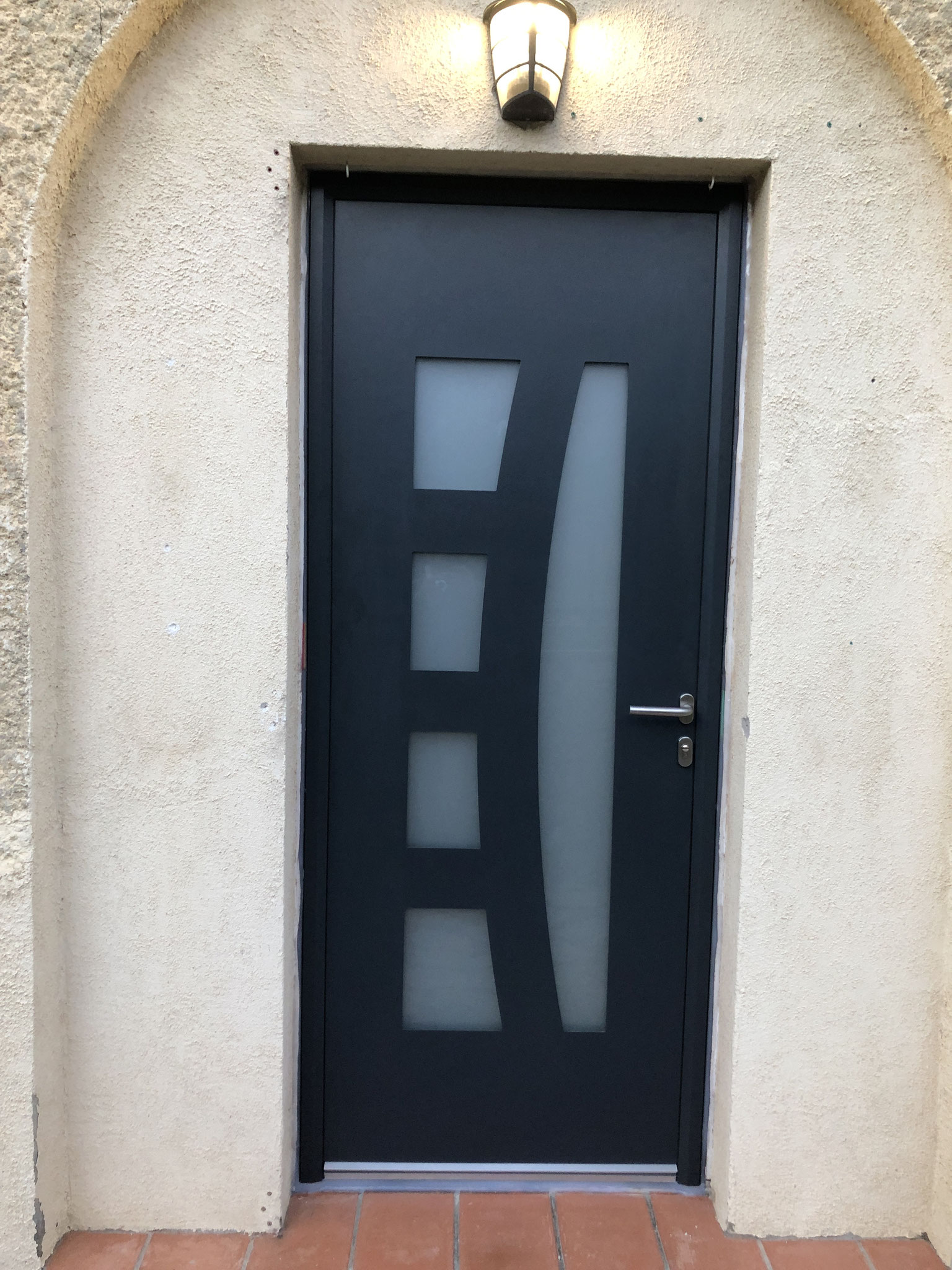 Portes d'entrée en Acier 2023-2024 sur mesure  en rénovation de chez Altiva Pro Menuisier La Seyne sur Mer, Toulon, Six-Fours-Les-Plages, Bandol, Hyeres