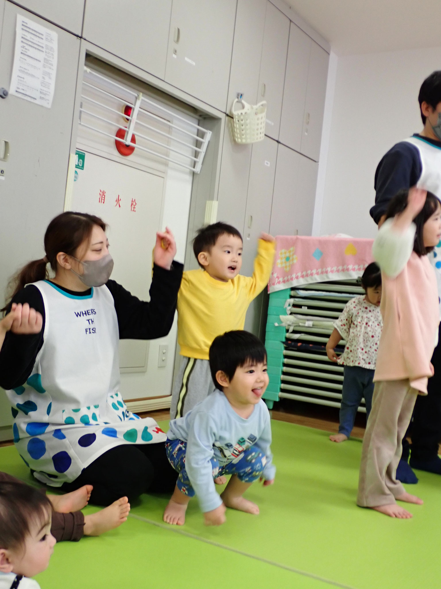 お別れ会「あおーいそーらに絵をかこう～♪みんなで歌うのはたのしいな～」