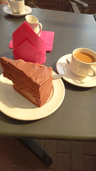... mit leckerer Torte