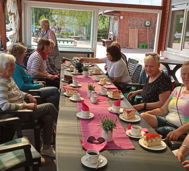 Kaffeepause im Bunsoher Schwimmbad-Cafe 