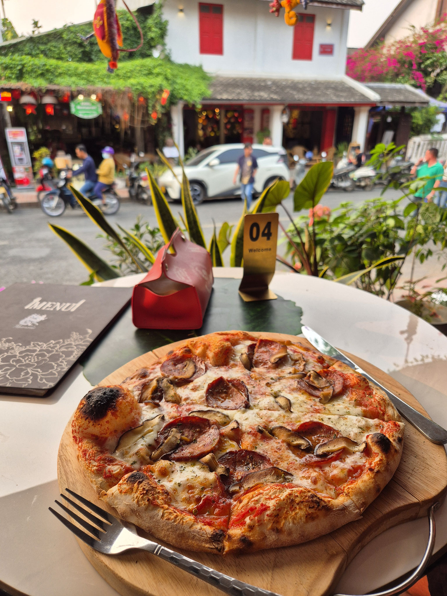 📍 Manola Café Bar